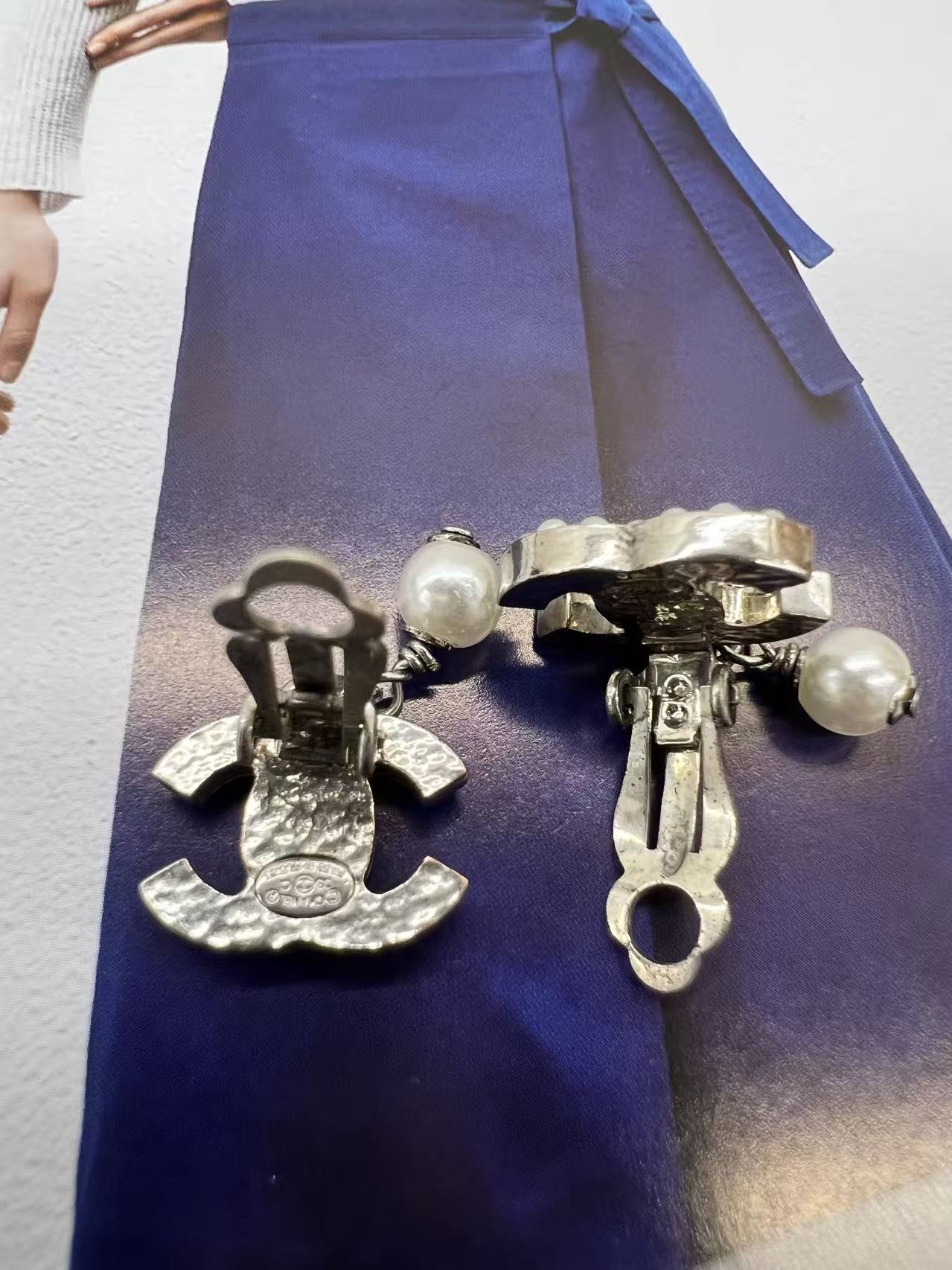 Chanel earrings silver in metal