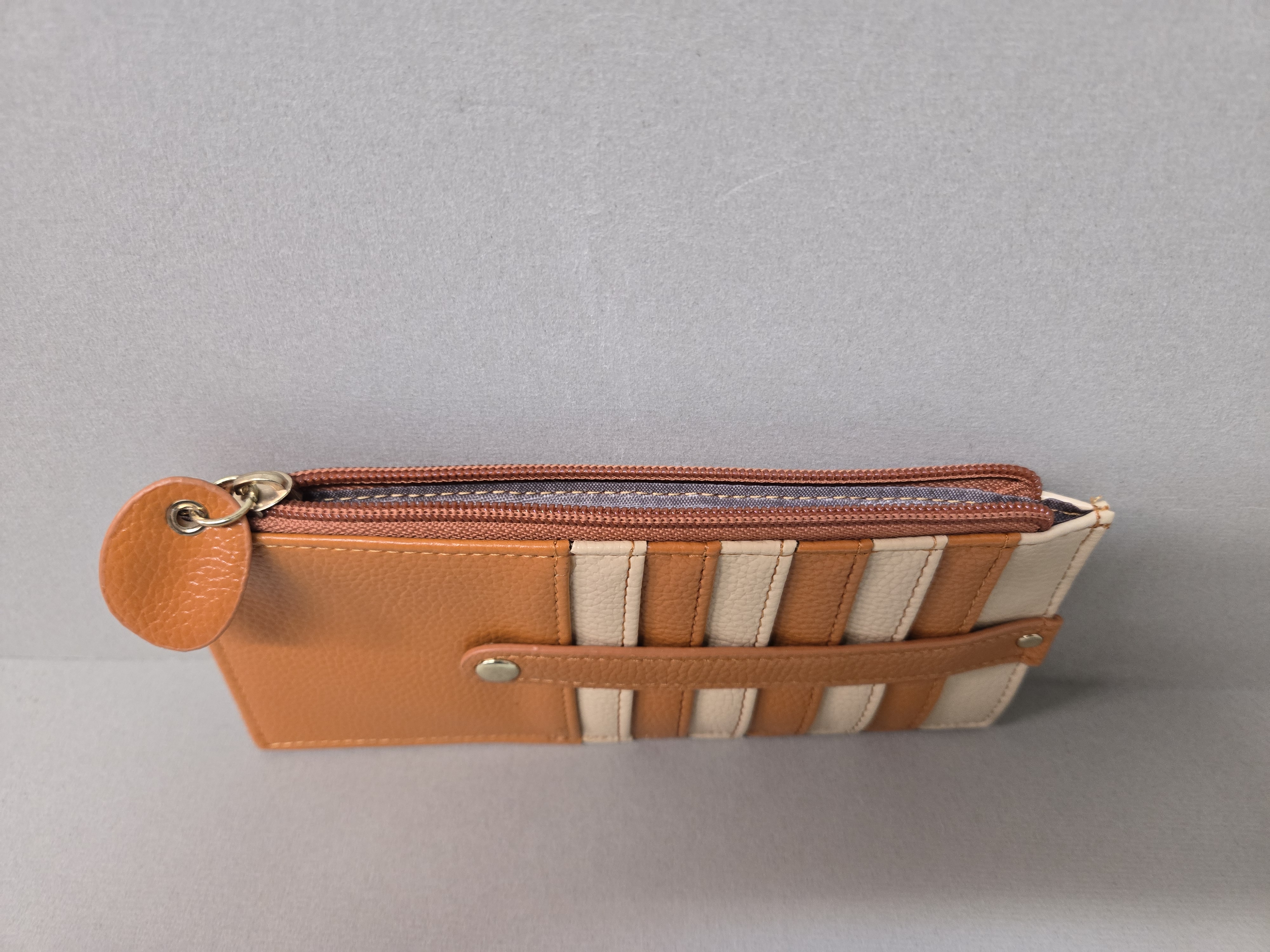 淺啡及米色刺繡貓咪咭套及銀包兩用