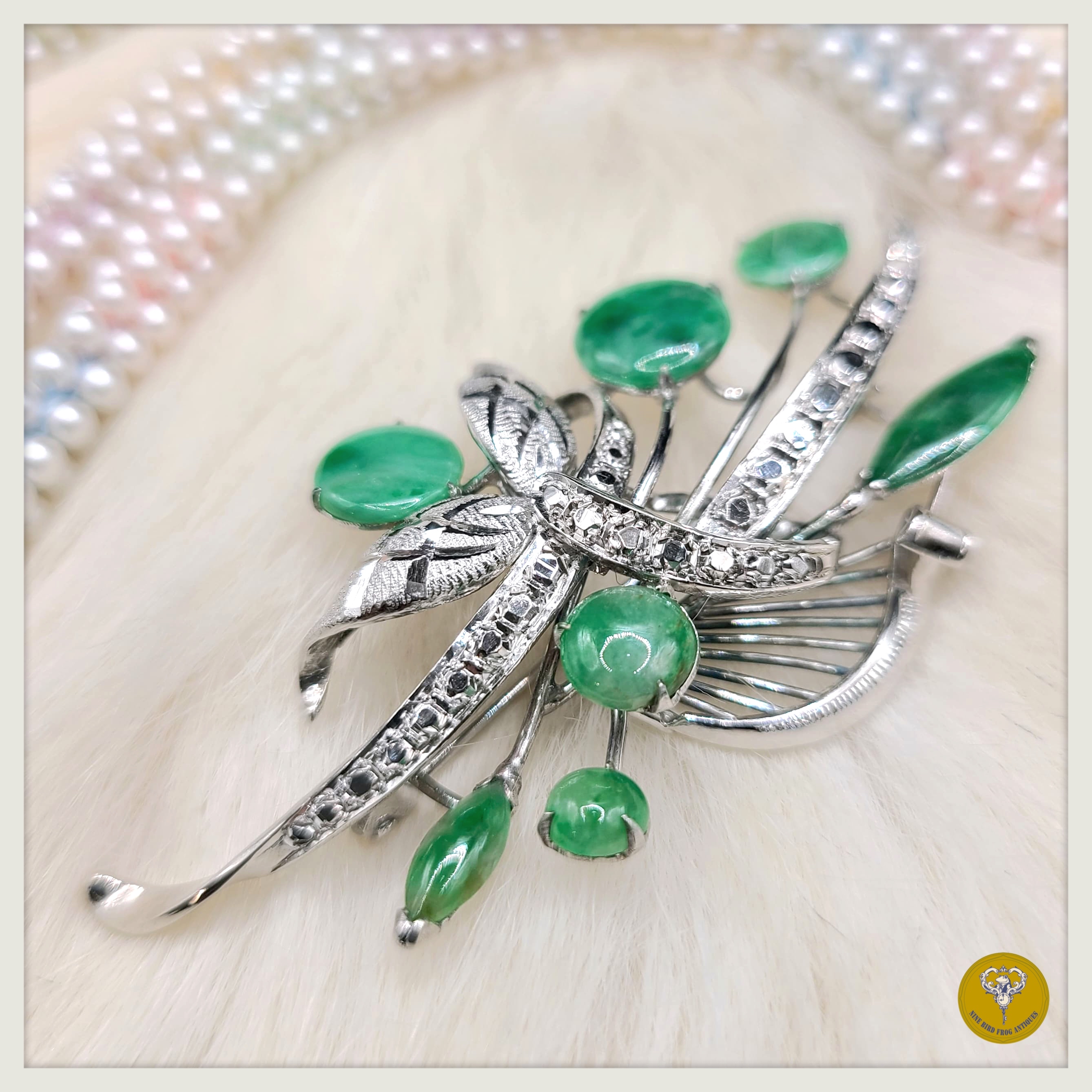 60年代的陽綠翡翠低k金胸針