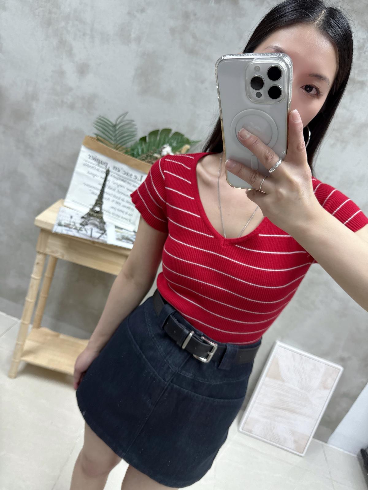 F21 v領橫間線top