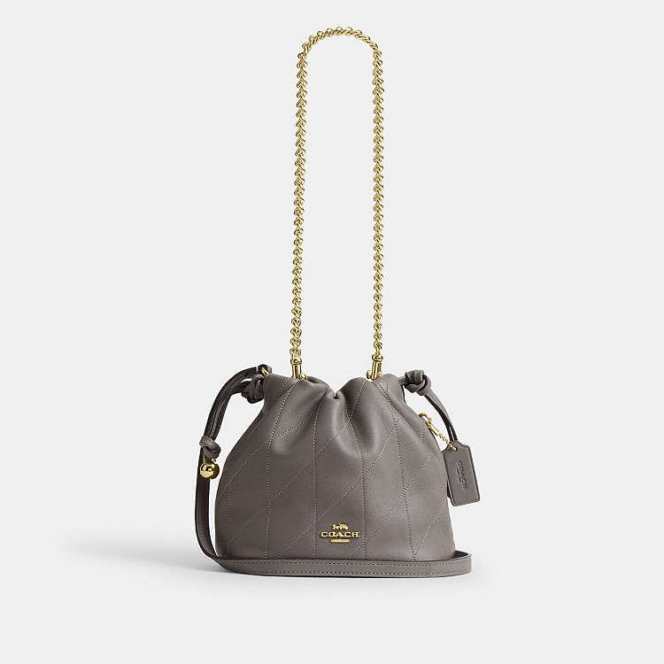 🇺🇸✈️🇨🇦Coach outlet 特別灰色🩶 Faye Mini Drawstring Bag With Quilting現貨🤩