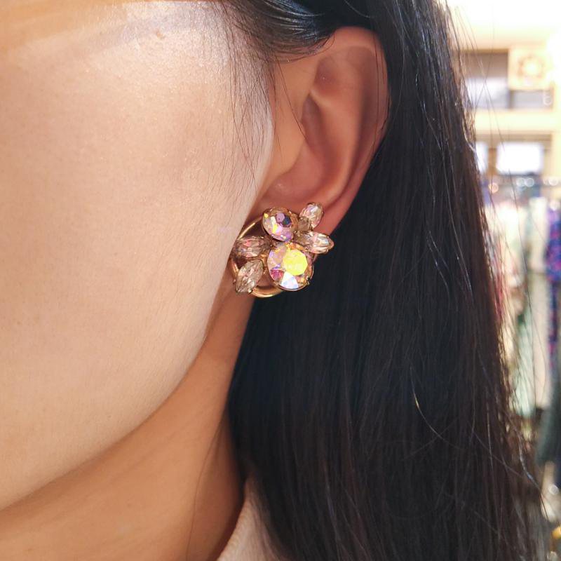 1950s American Designer Quality Aurora Borealis Rhinestone Clip Earrings (za099)