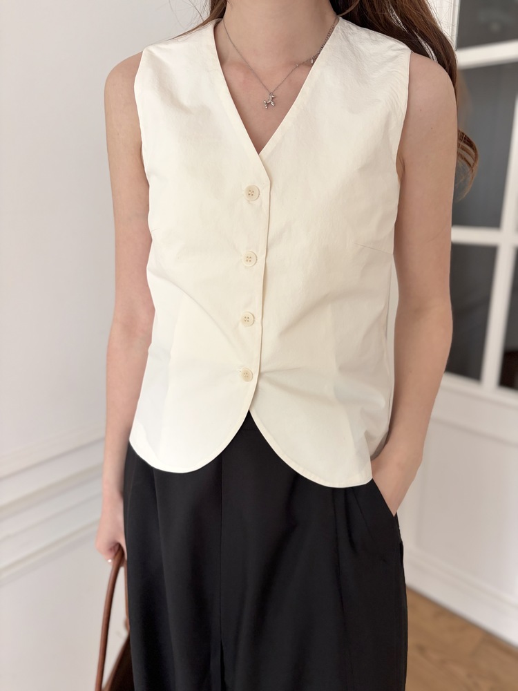 Minimal Buttoned Vest (Ivory)