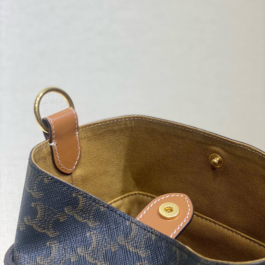 🔥大货实拍图 𝗖𝗘𝗟𝗜𝗡𝗘♥𝗦𝗧𝗥𝗔𝗣 𝗕𝗢𝗫 型号：197142 尺寸：10.5*14.5*10cm