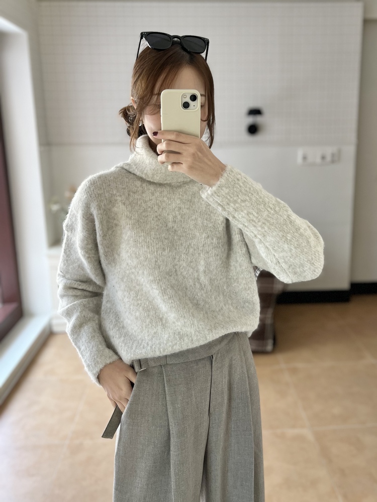 The Souffle Soft Sweater (Oat)