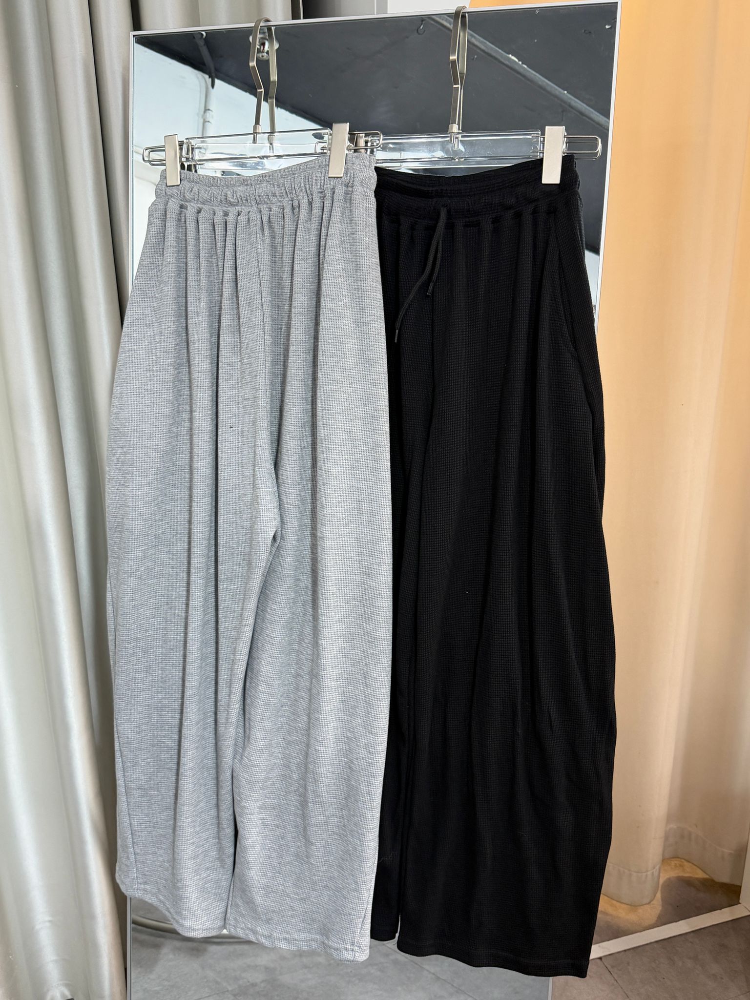 舒適格紋彎刀褲