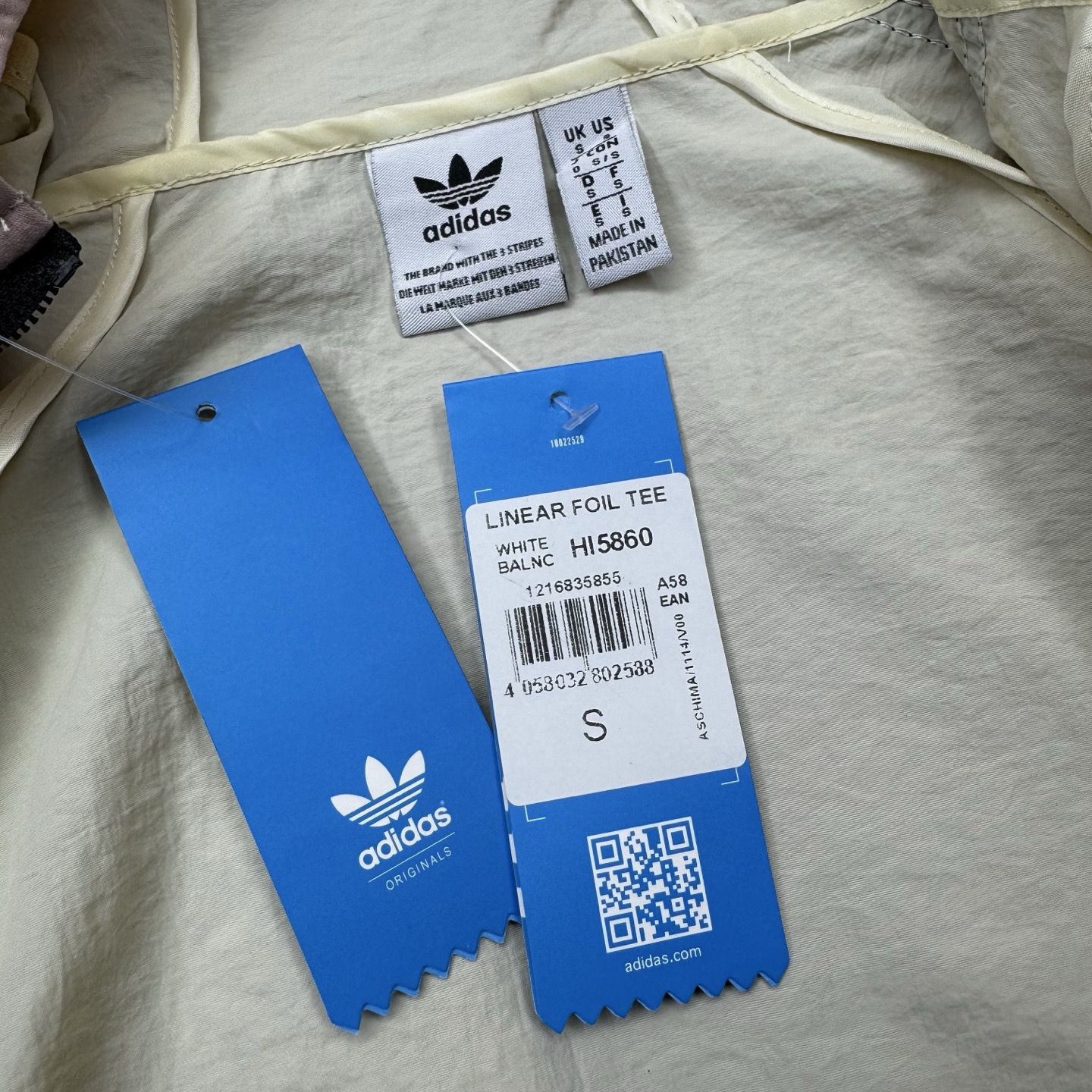 $188件。Adidas 三葉草 三色連帽防曬外套（韓系套裝感）