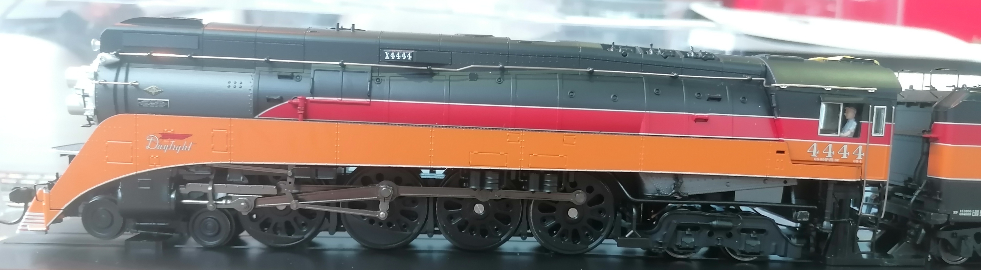 BROADWAY Southern Pacific GS-4 #4444 In-Service Post War Daylight, Paragon4 Sound/DC/DCC Smoke
