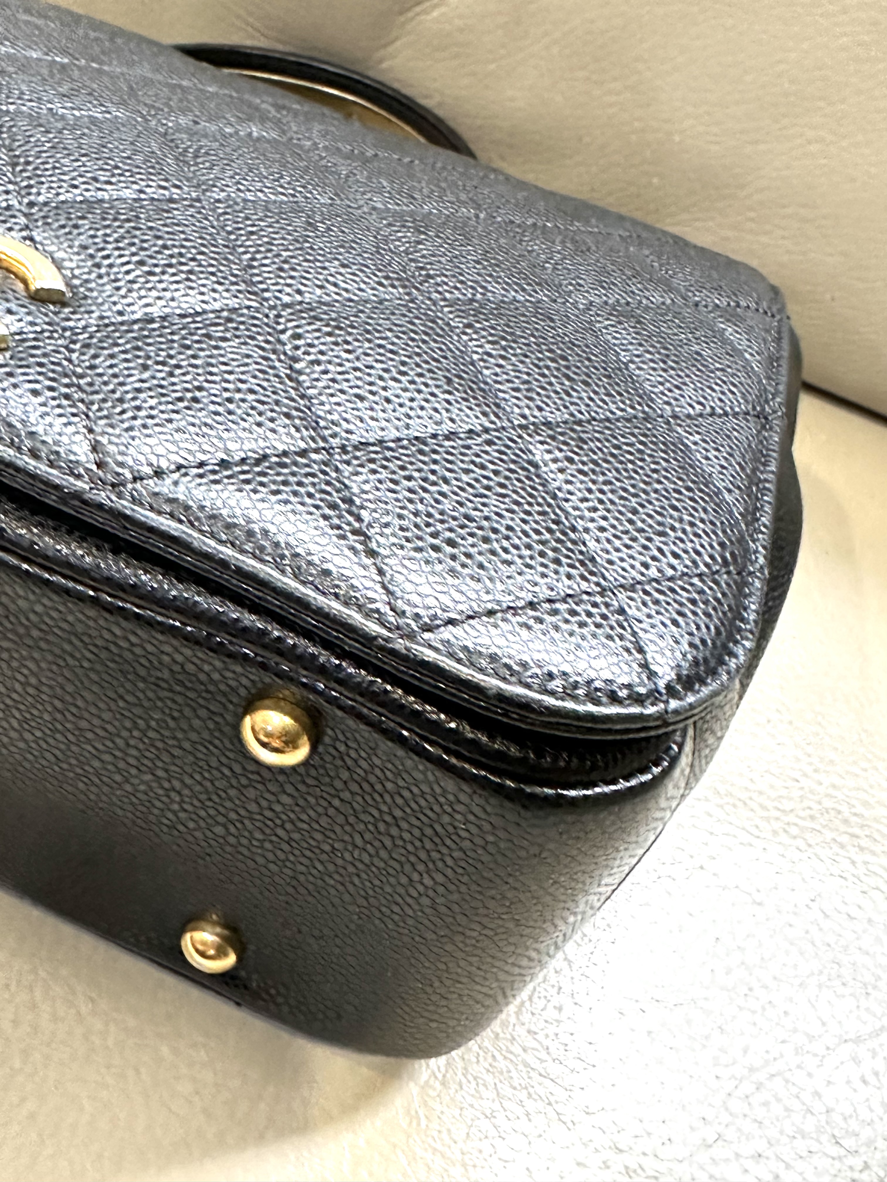 Pre-owned Chanel Black Top Handle Flap Bag / Product Code: 26040501