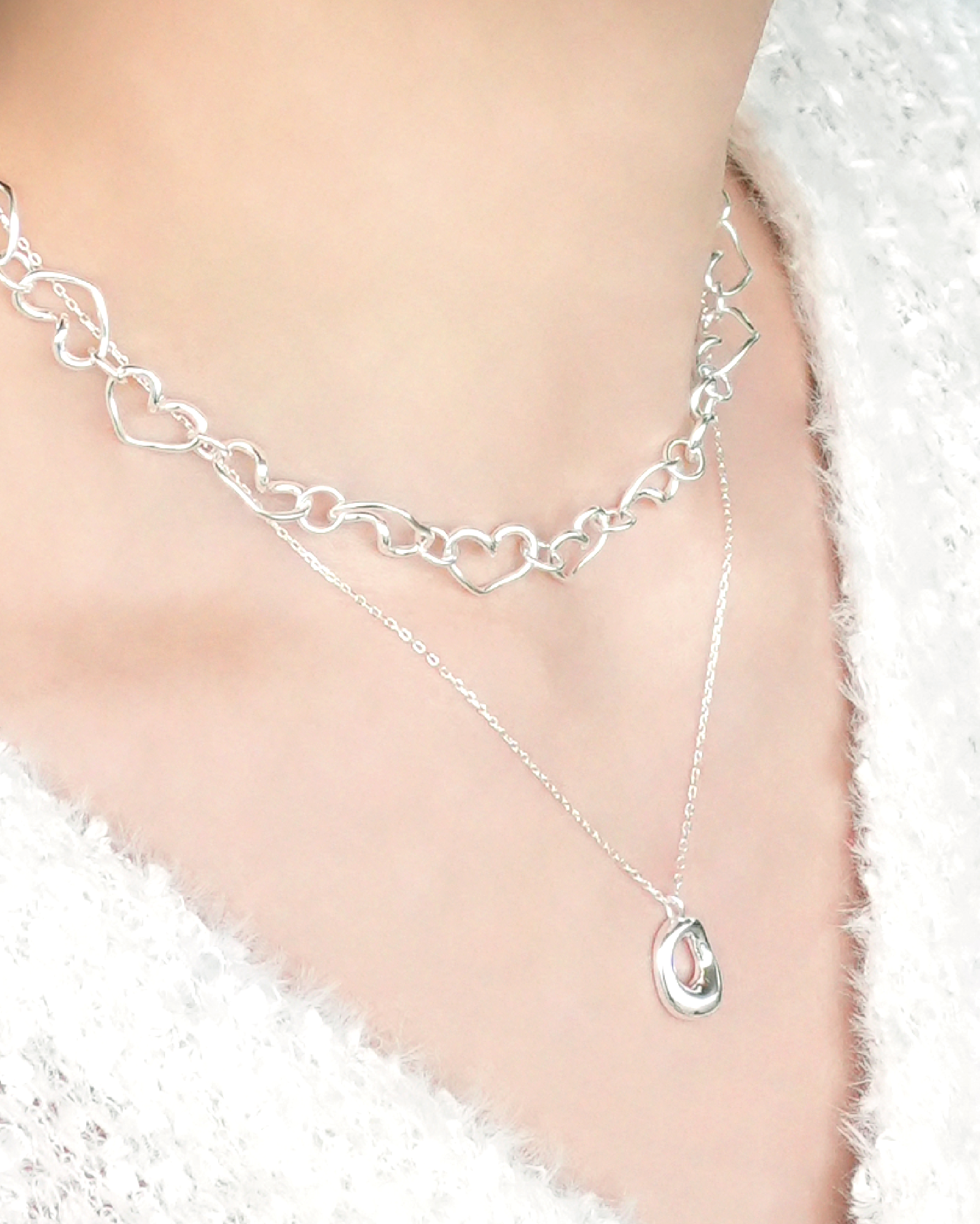 Glimmering Heart Loop Necklace 