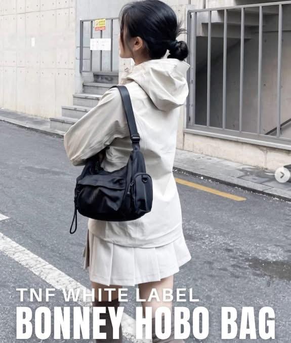 $145隻。2隻起$ 135隻。Tnf Bonney Hobo Bag