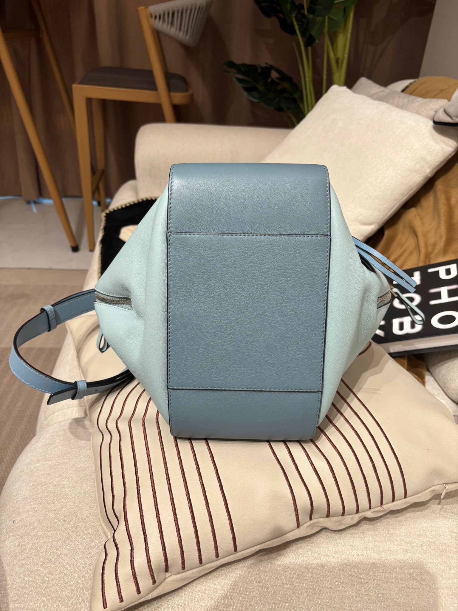 Loewe hammock medium 100%Authentic ,98%new✅dust bag 