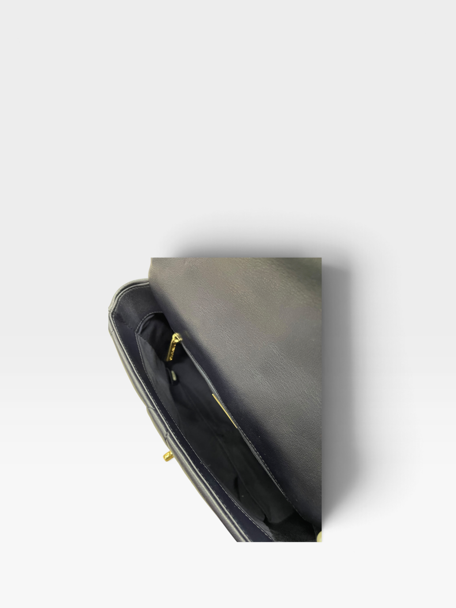 Pre-Owned CHANEL C19 Bag Navy Blue / Product Code: 092701