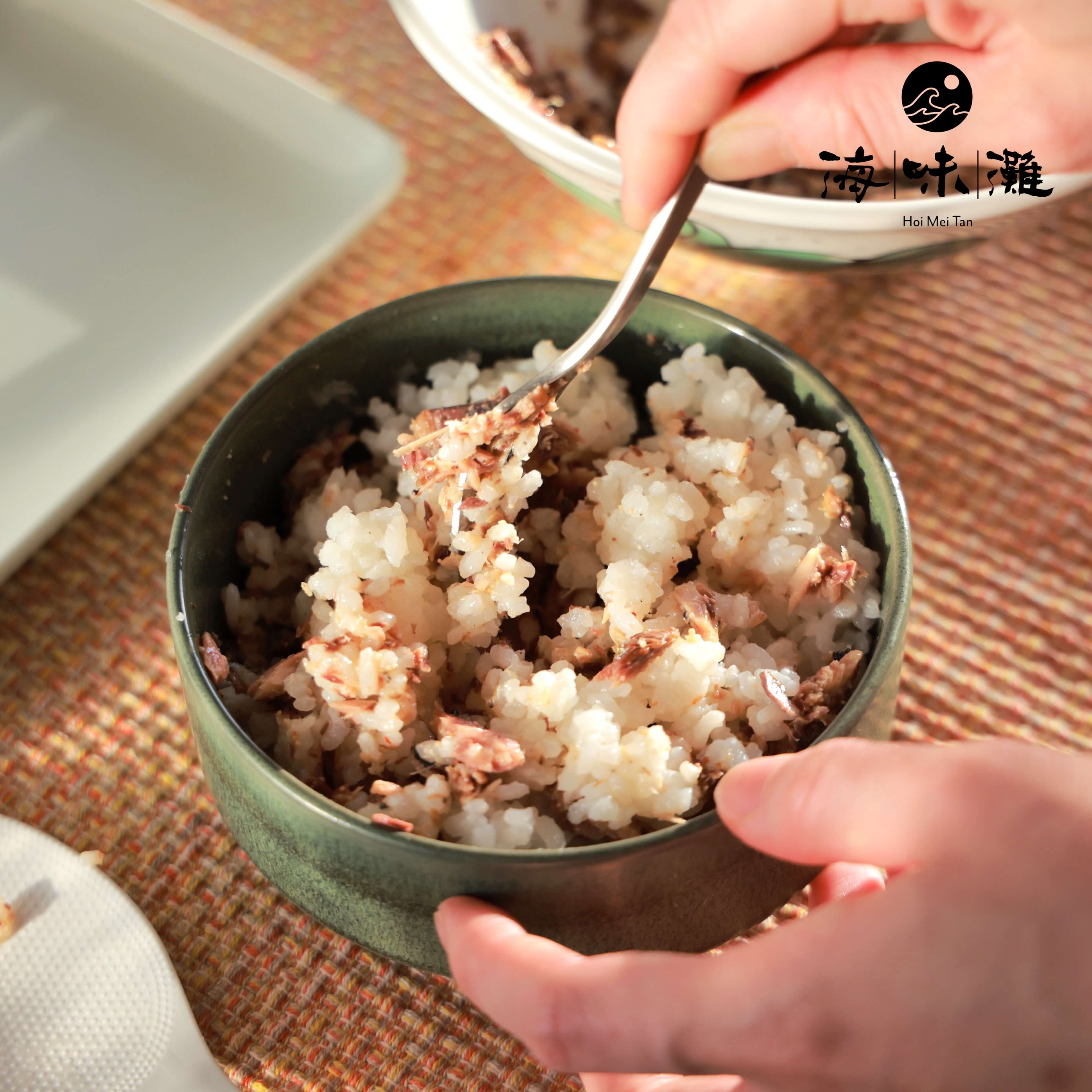 明太子釀沙甸魚拌入醋飯中