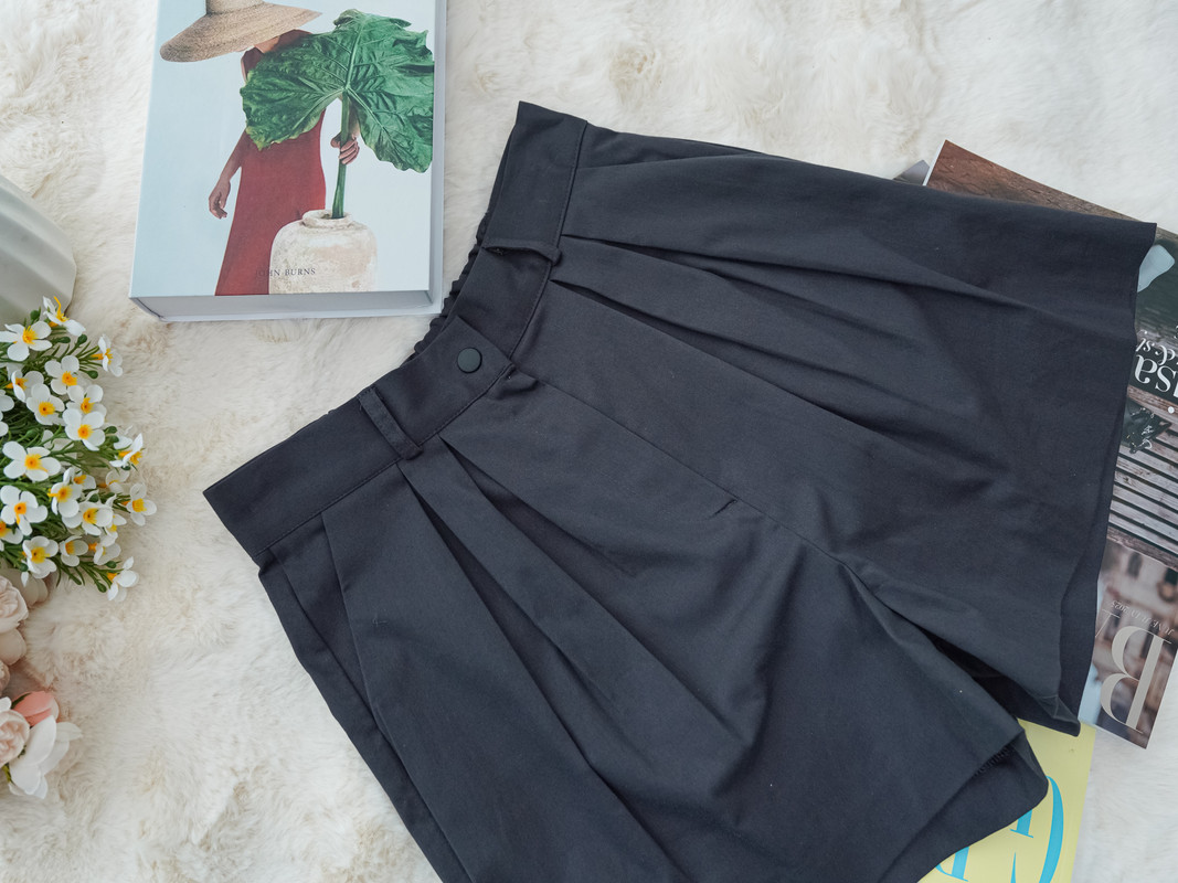High-Waisted Pleated Tailored Shorts‖ 高腰立体褶裥西装短裤 KR0447332
