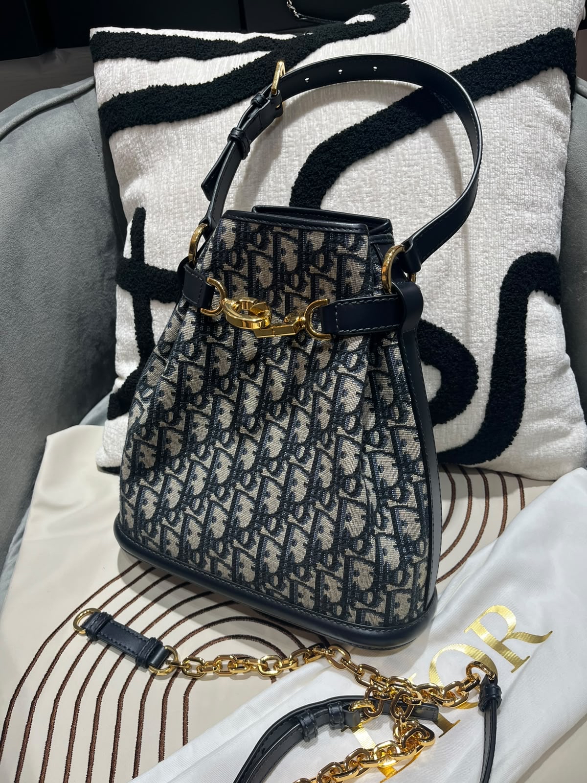 Christian Dior C‘est Dior Oblique 2 way bag medium bucket bag 100%Authentic, 98%New  ✅證書✅Dust bag✅box  