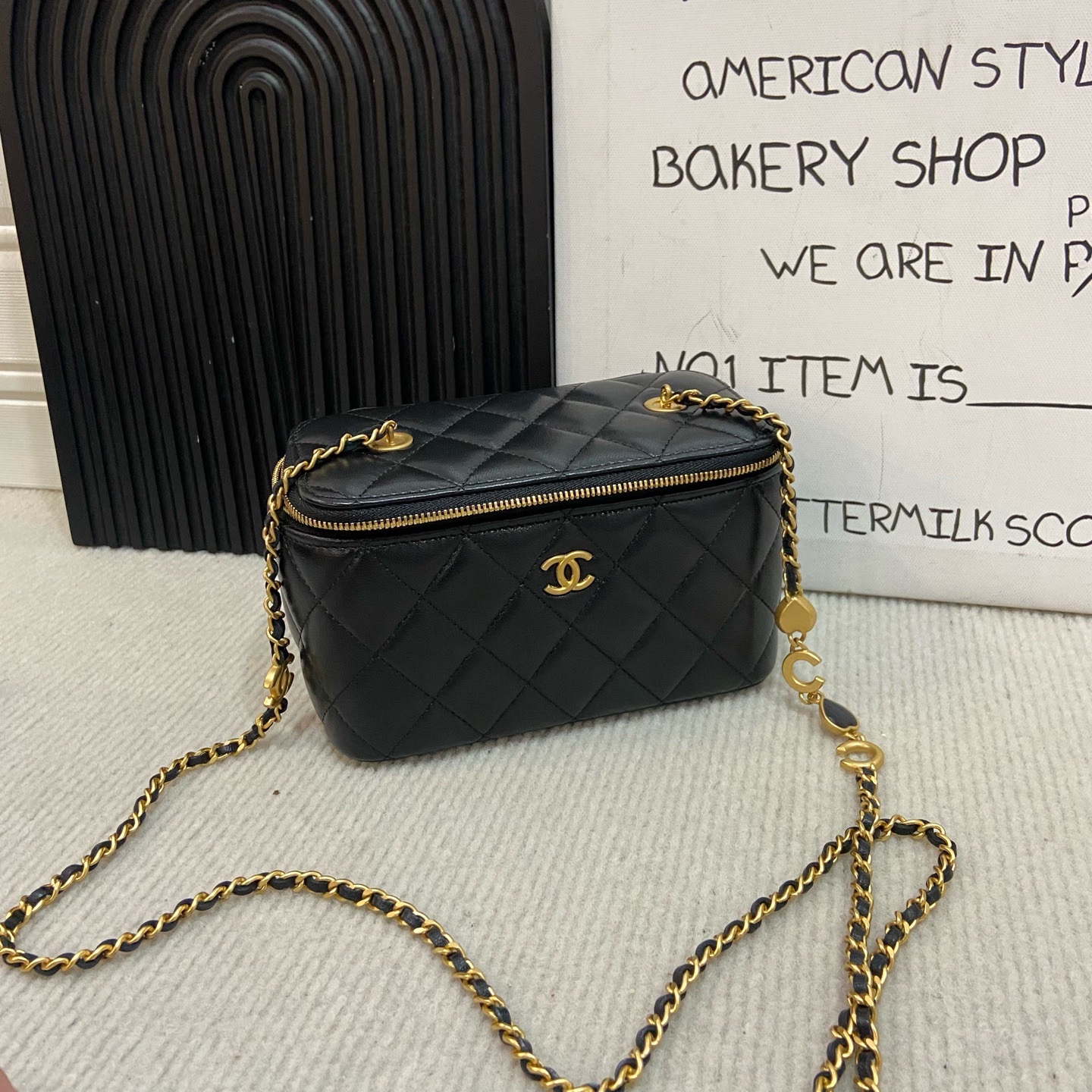 【預訂貨品】Chanel 黑金羊化妝包