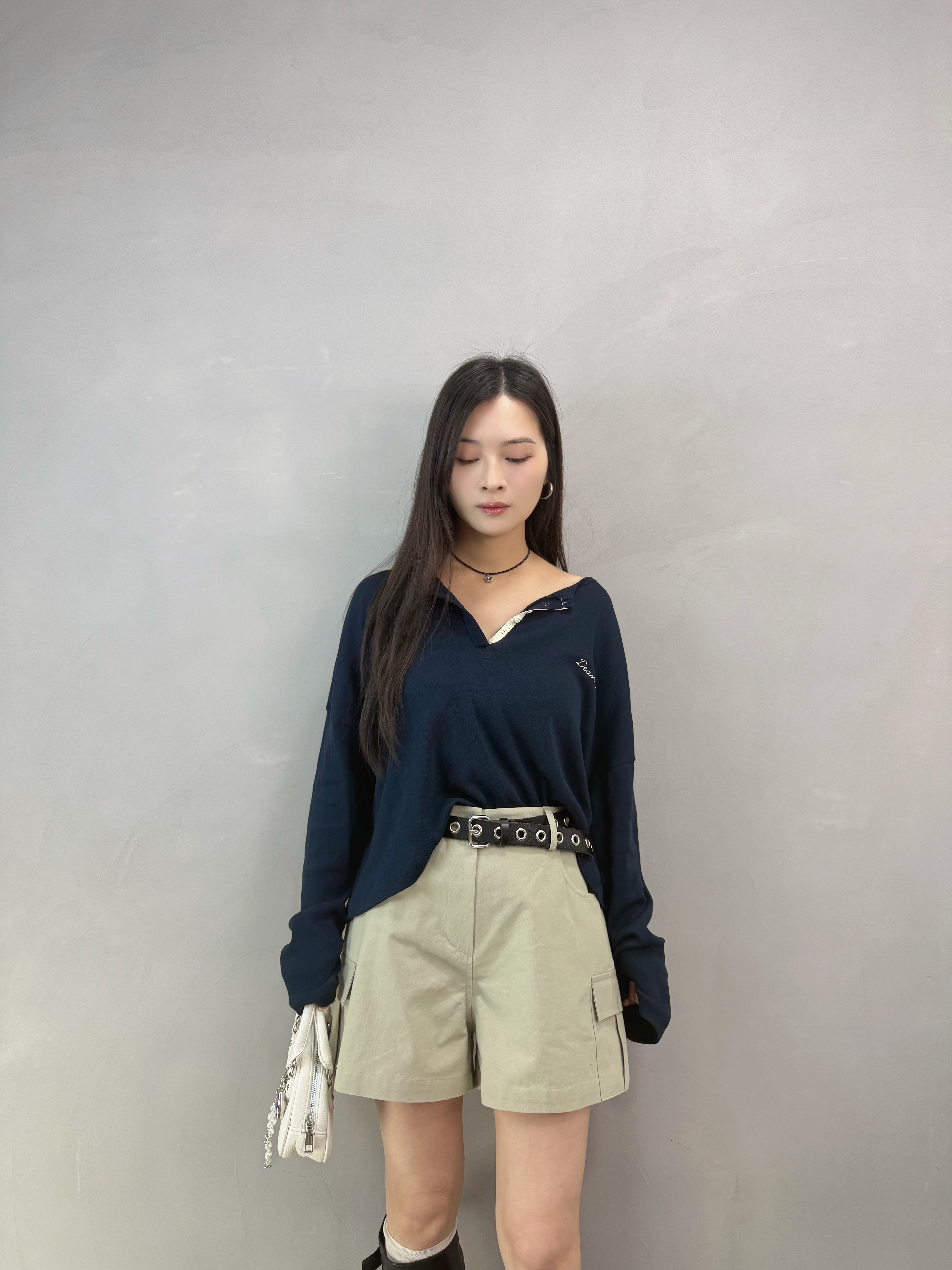 H11 刺繡字扣鈕tee