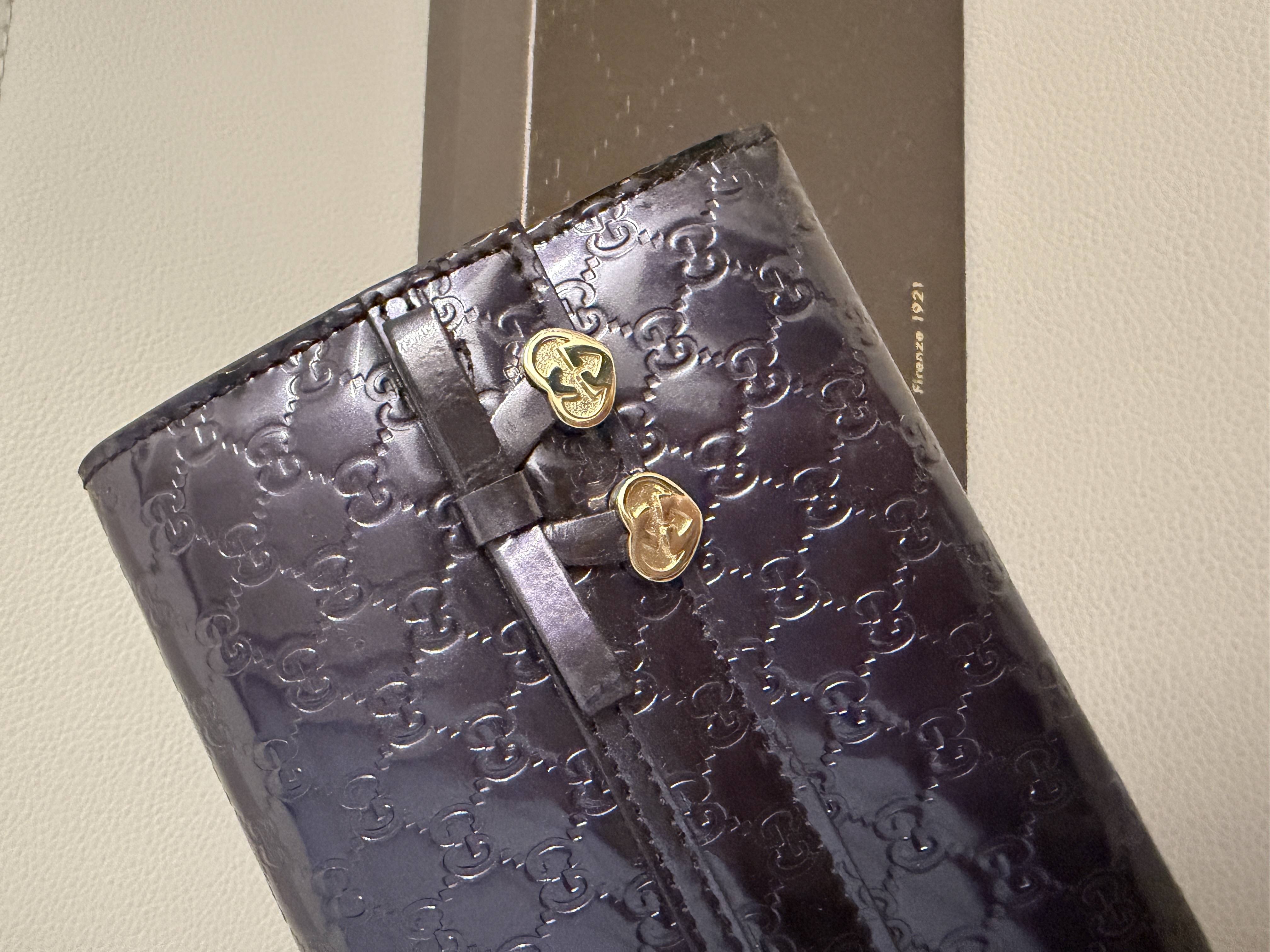 Gucci 紫色漆皮長銀包