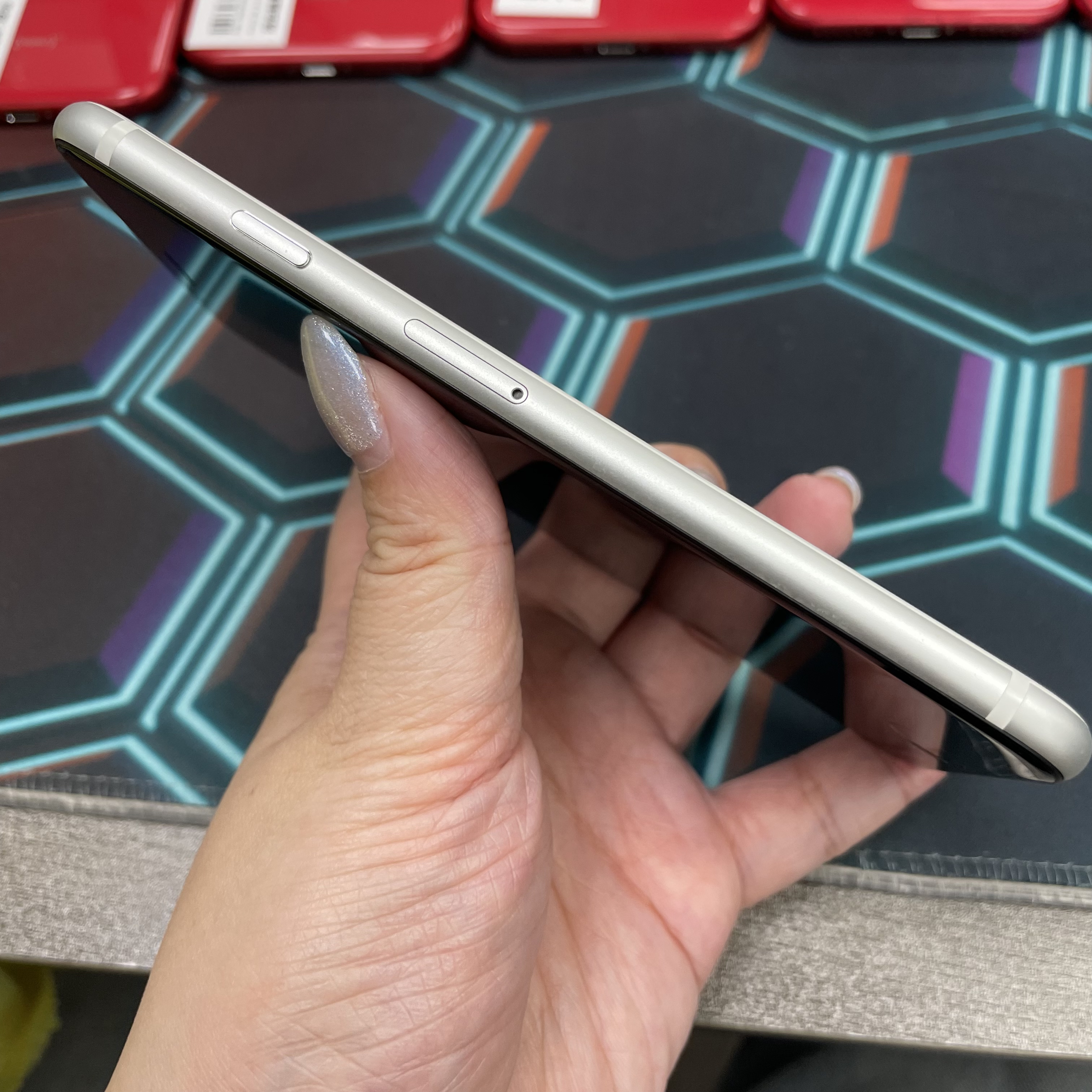 *7040 SE 2 完美機 128GB 電75 白色 white