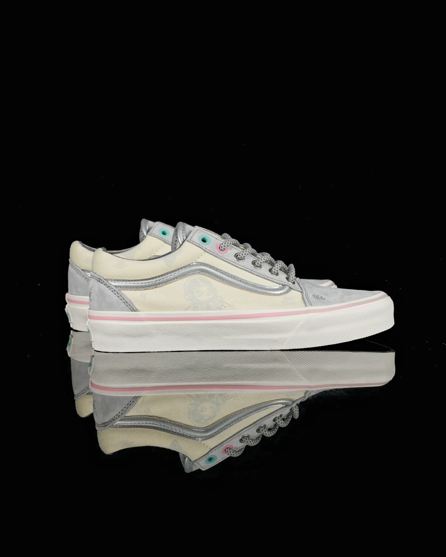 Vans Old Skool Pop Mart Space Molly VN000E9TBP1