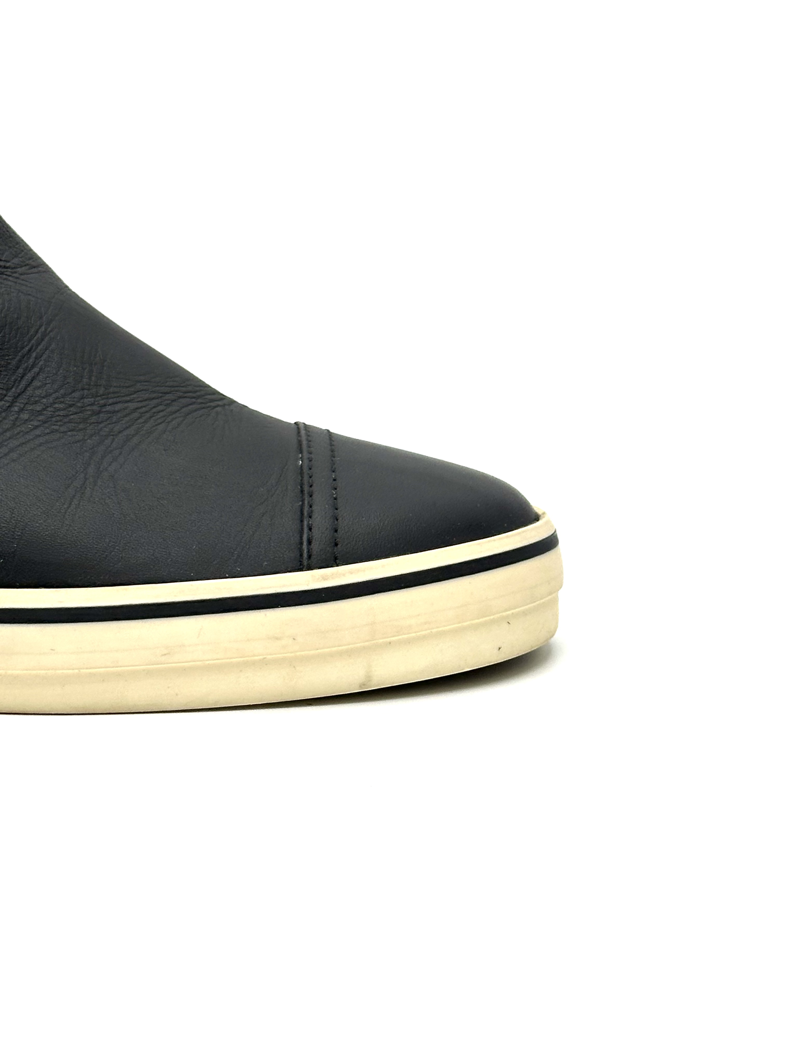 Pre-owned Chanel black quilted leather mid-calf boots / Product Code: 26040407