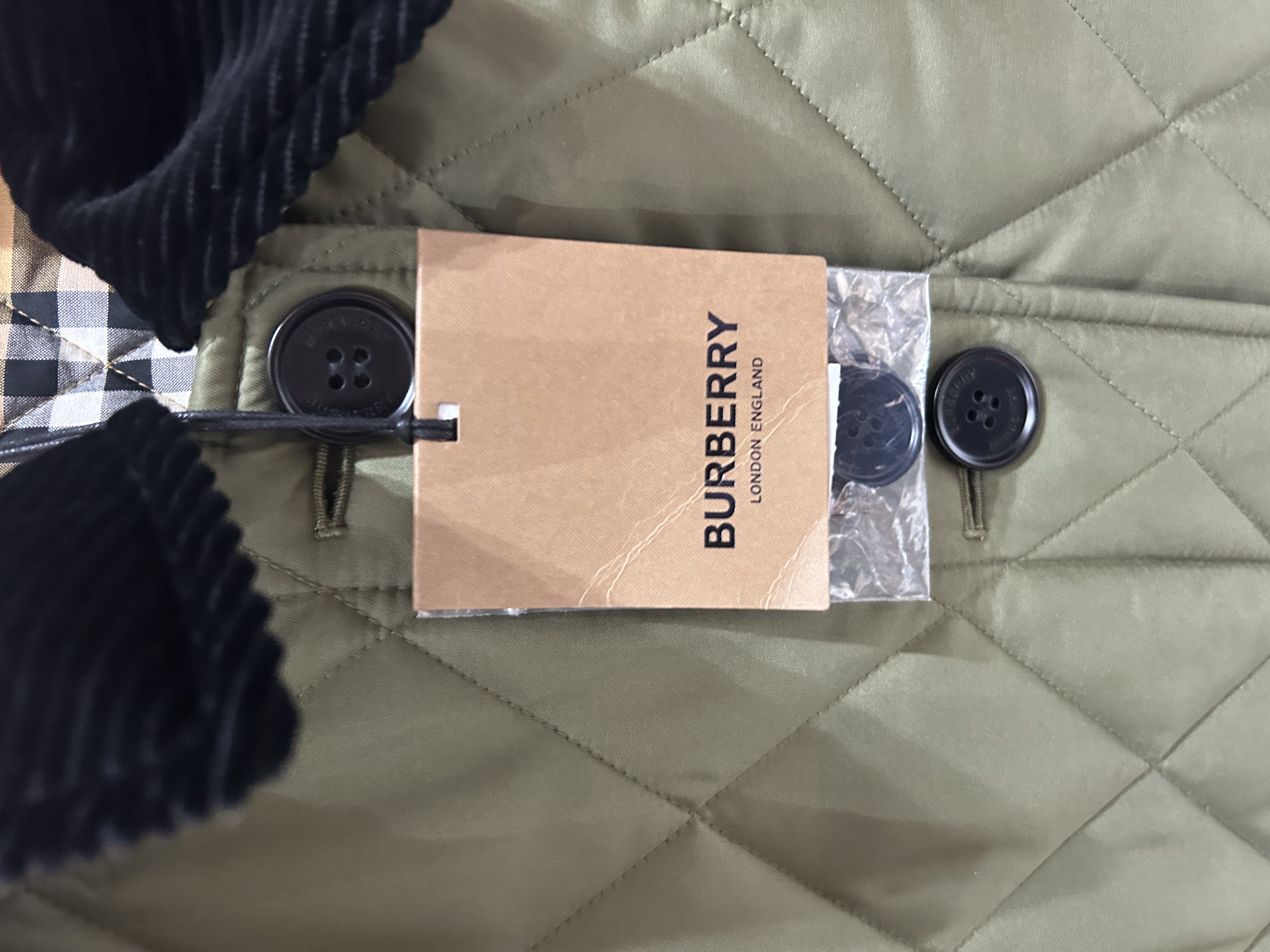 全新 Burberry 軍綠色外套Hooded Outer Size: S 100%Authentic, Brand New 全新