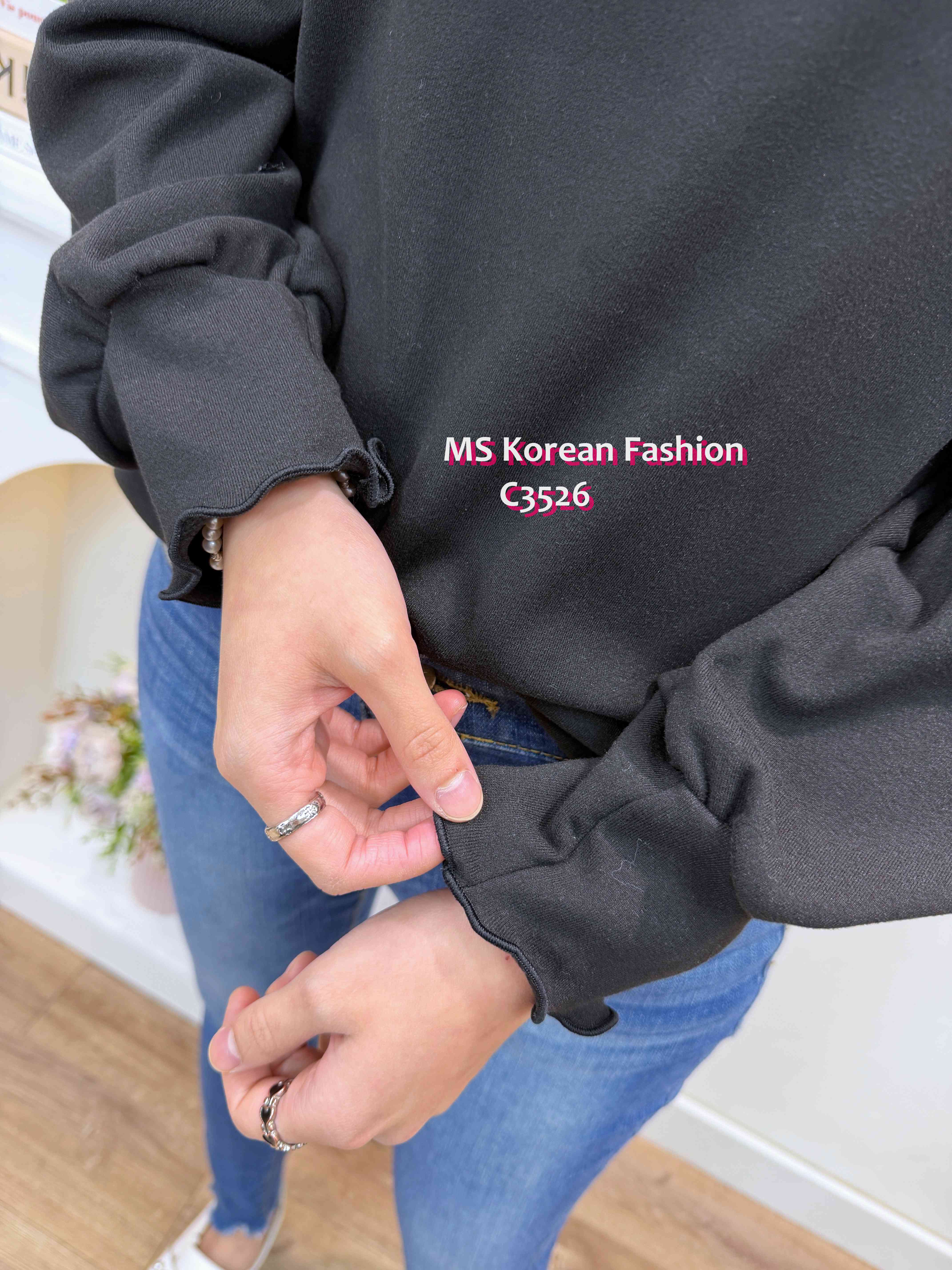 C3526 韓國🇰🇷淨色荷葉邊毛底top