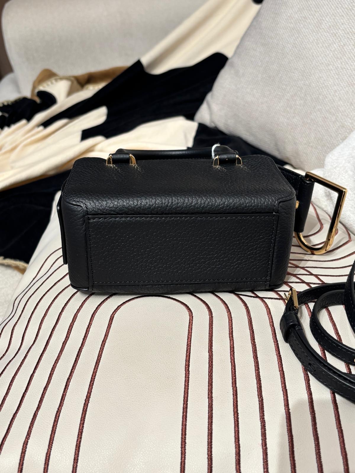 Delvaux cool box nano 黑金牛皮，100%Authentic,99%new✅dust bag 