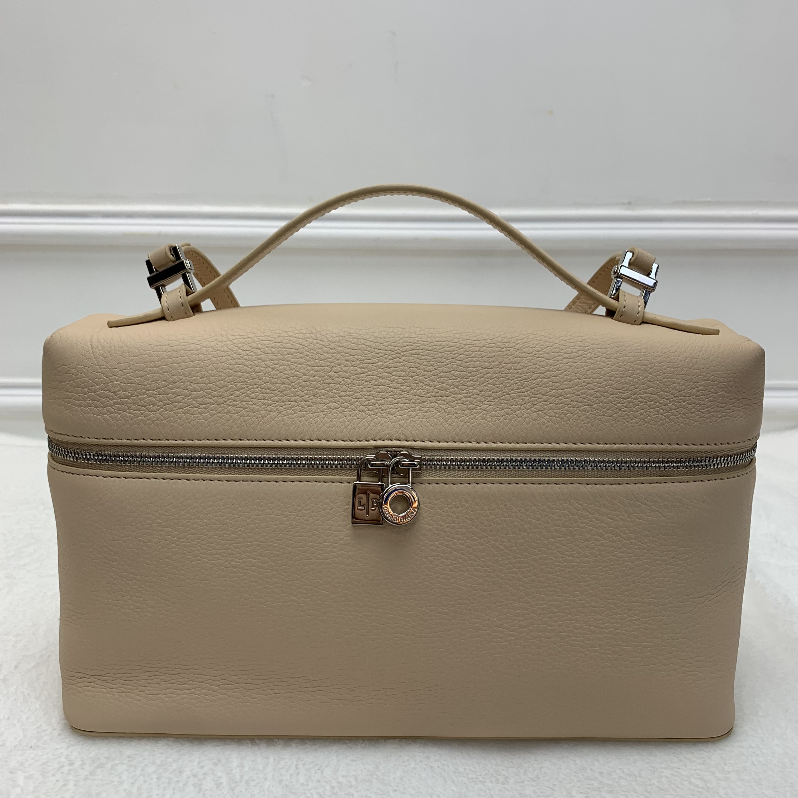 有正單🤍Lora Piana 飯盒包27