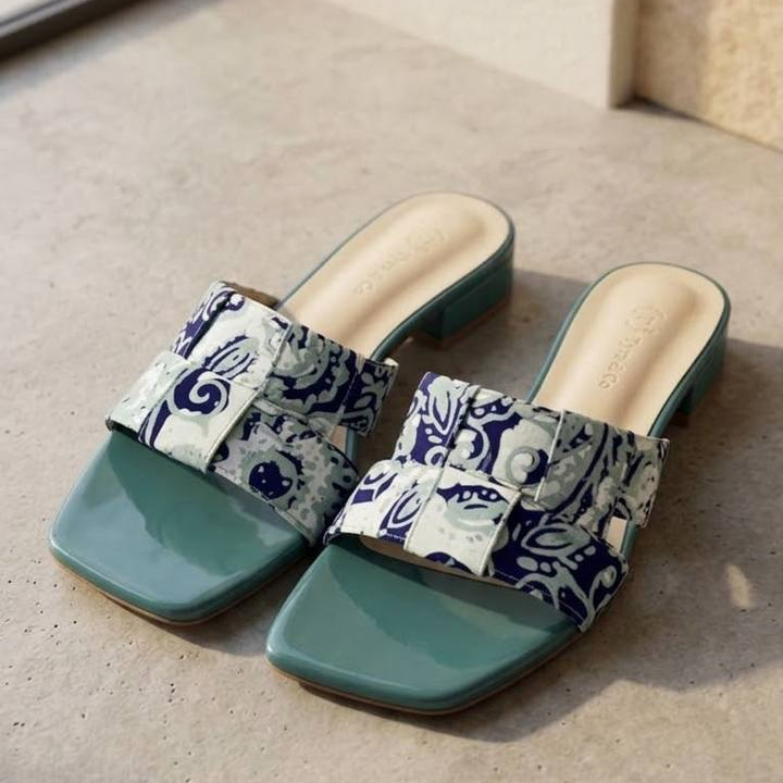 5846 - Anyaman Slide Batik Heels