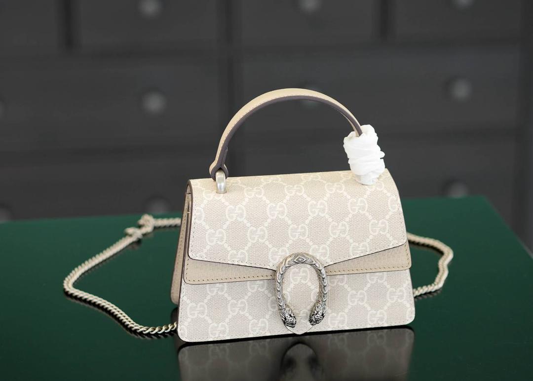 🥯Dionysus系列迷你手提包 燕麦色18cm 正品售价¥15.000 独家原厂皮发售 限量级别 酒神家族再添小可爱 新款迷你手提酒神，说是小废包吧，其实也还蛮能装的 小小一只，既能手提又能肩背 官方款号 752029 尺寸：18x 12x 6