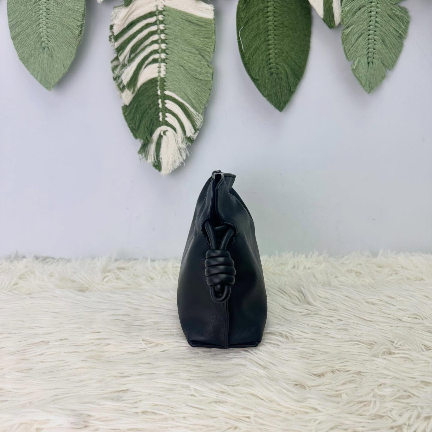 LOEWE 🤍PRE OWNED Mini Flamenco Clutch 黑金福袋包 全套有盒🖤