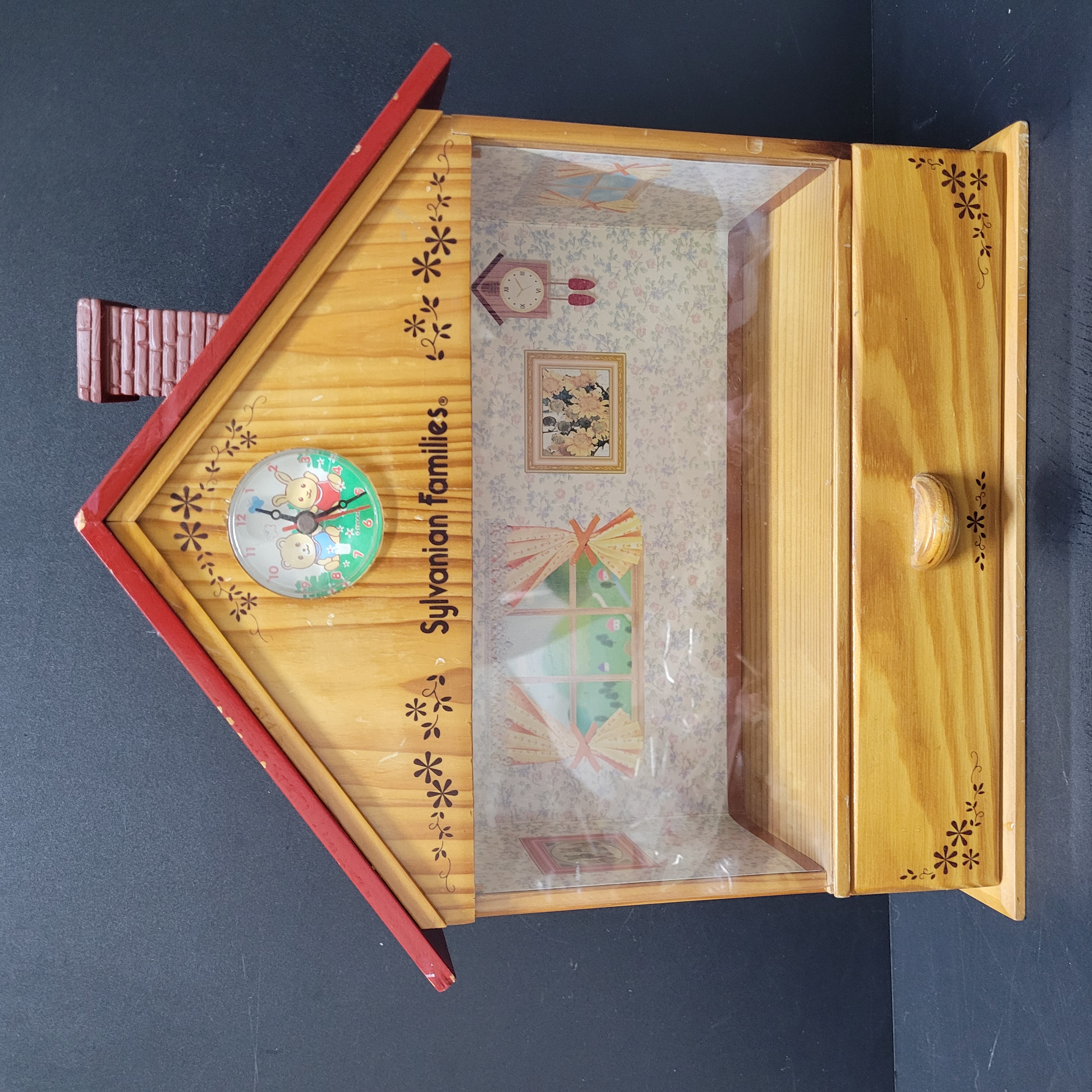 森林家族木制展示櫃