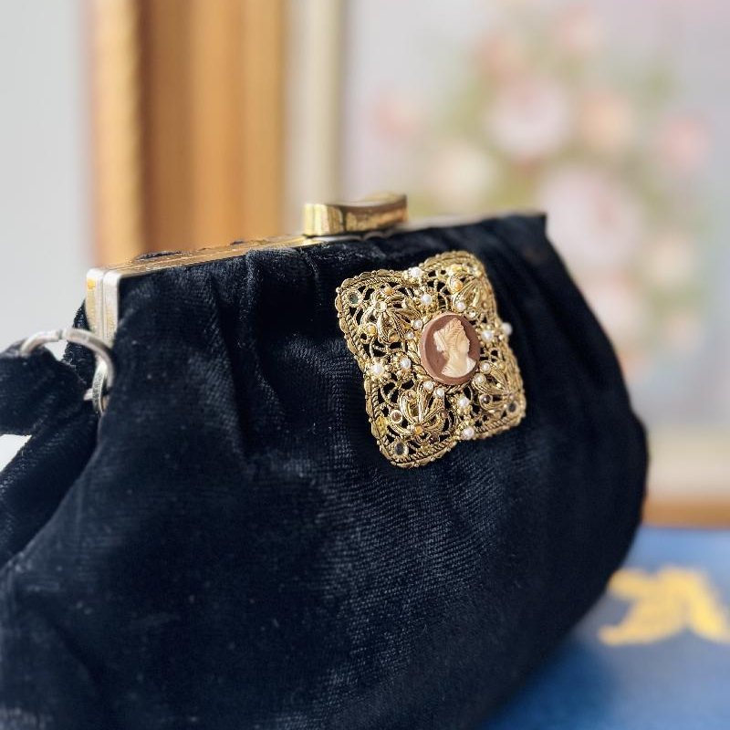 C.a.1940s Black Velvet Evening Bag with Gilded Cameo Brooch Embellishment (MT2375)