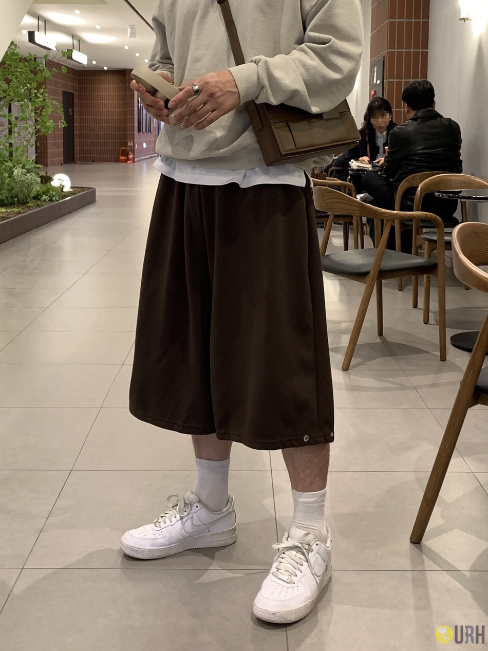 【100%保證韓國直送】必備款寬版按扣細節百搭五分褲 👖 [3 color] RL114945