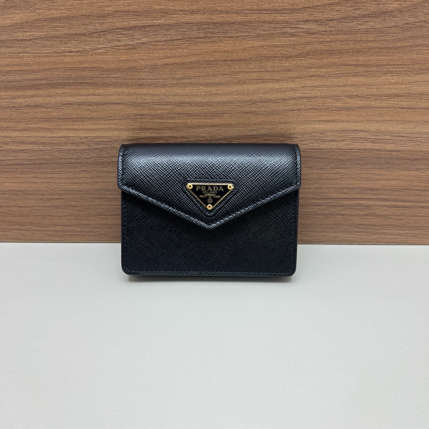 【預訂貨品】Prada 十字紋牛皮卡包