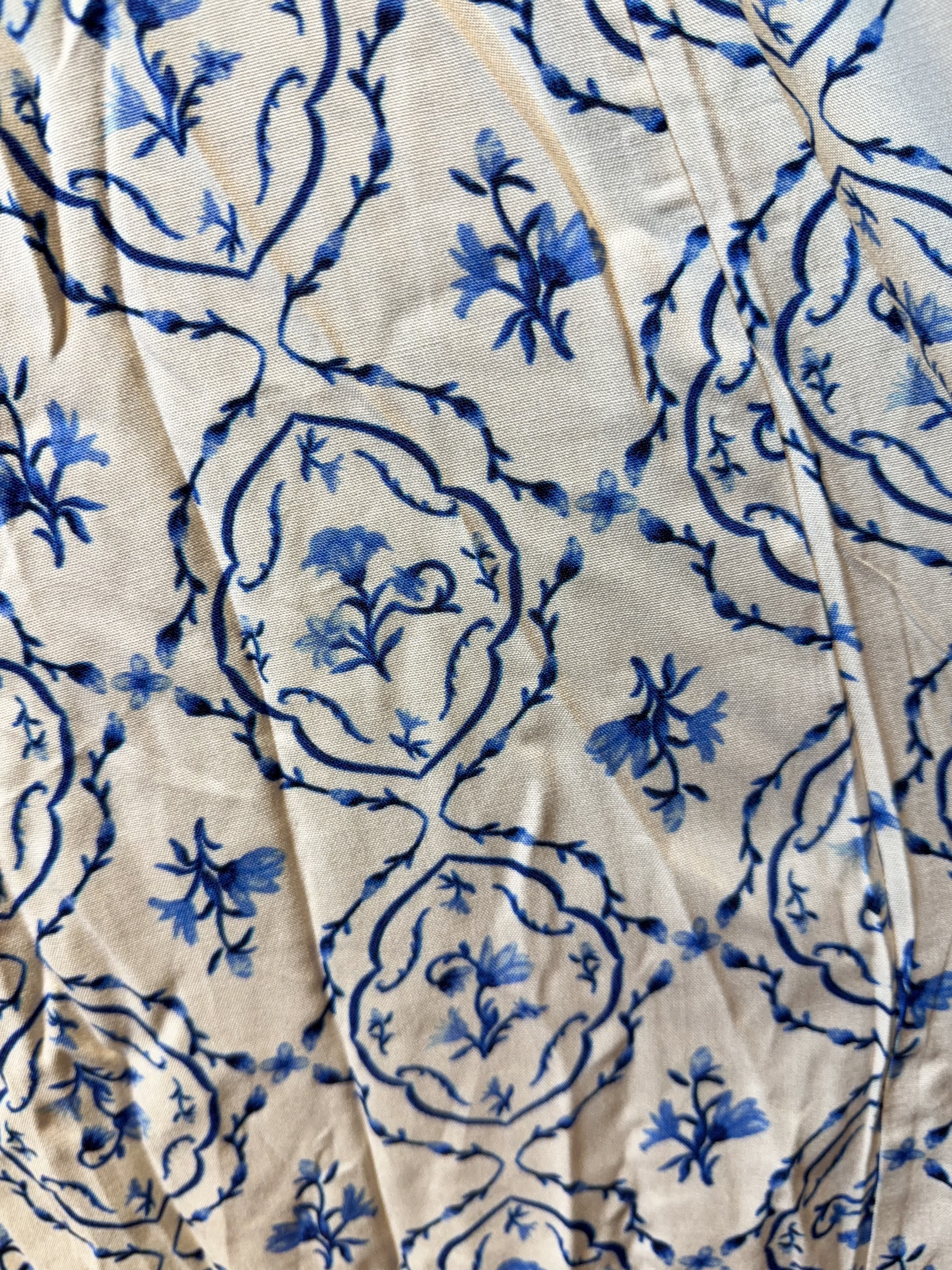 1673 Blue And White Flower Sleeveless Adj. OP 48''