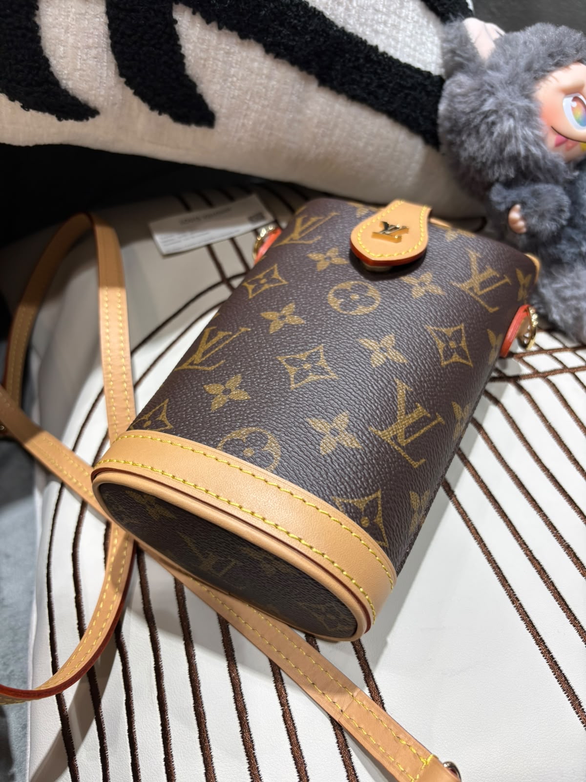 Lv Fold Me Pouch Shoulder Bag M80874 100%Authentic, 98%new ✅dust bag