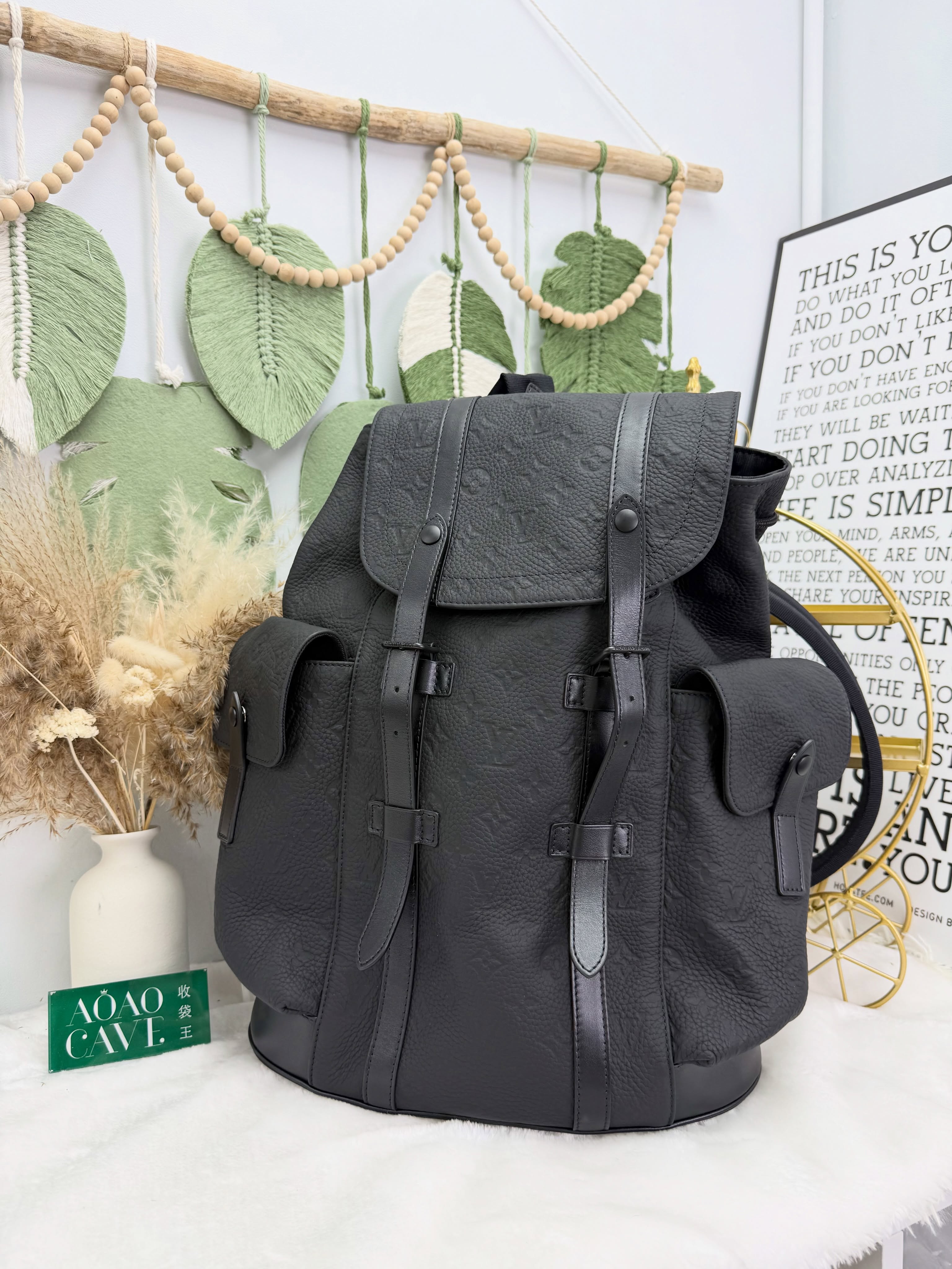 Lv👜 PRE OWNED 🛍️黑武士壓花書包 有塵袋🖤新款