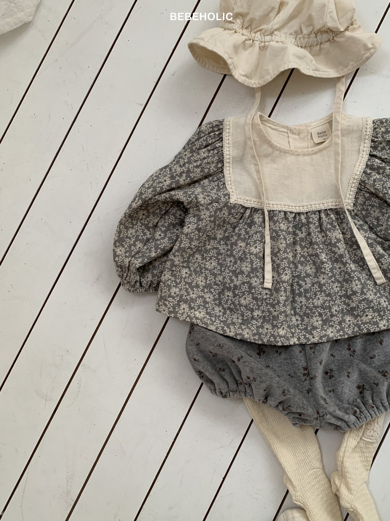 🌸預訂 韓國直送🌸🇰🇷BEBEHOLIC兩色碎花蕾絲方巾領長袖上衣