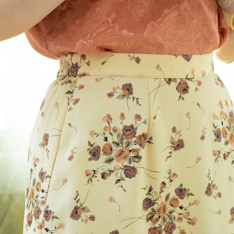 Vintage C.a. 1990s Romantic Bouquet Pattern Tea Length Flare Skirt - Waist 24~27" (MT1606-55)