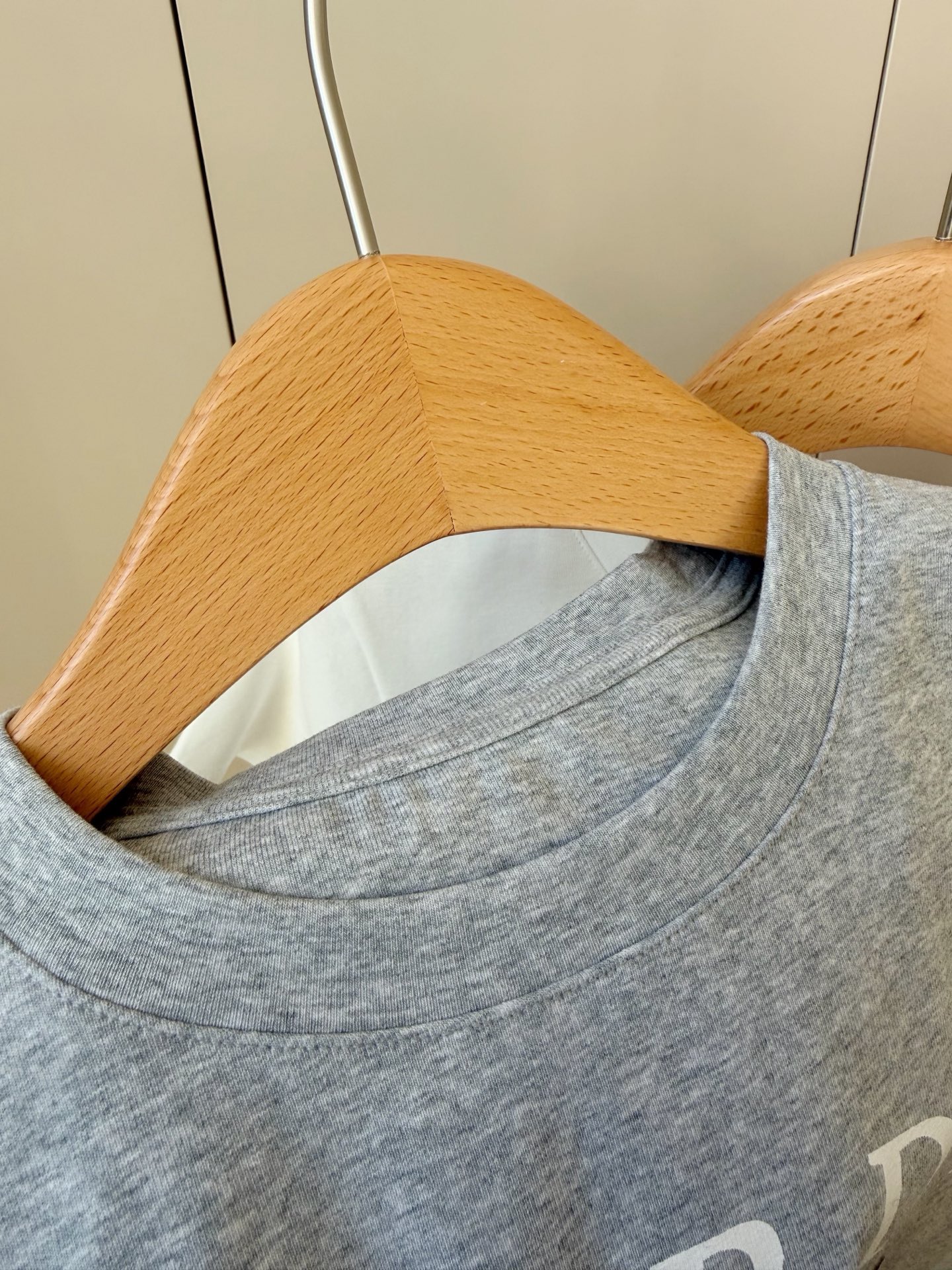 $150件。2件起$ 140件。Mardi Mercredi 經典狗狗印花短袖 Tee