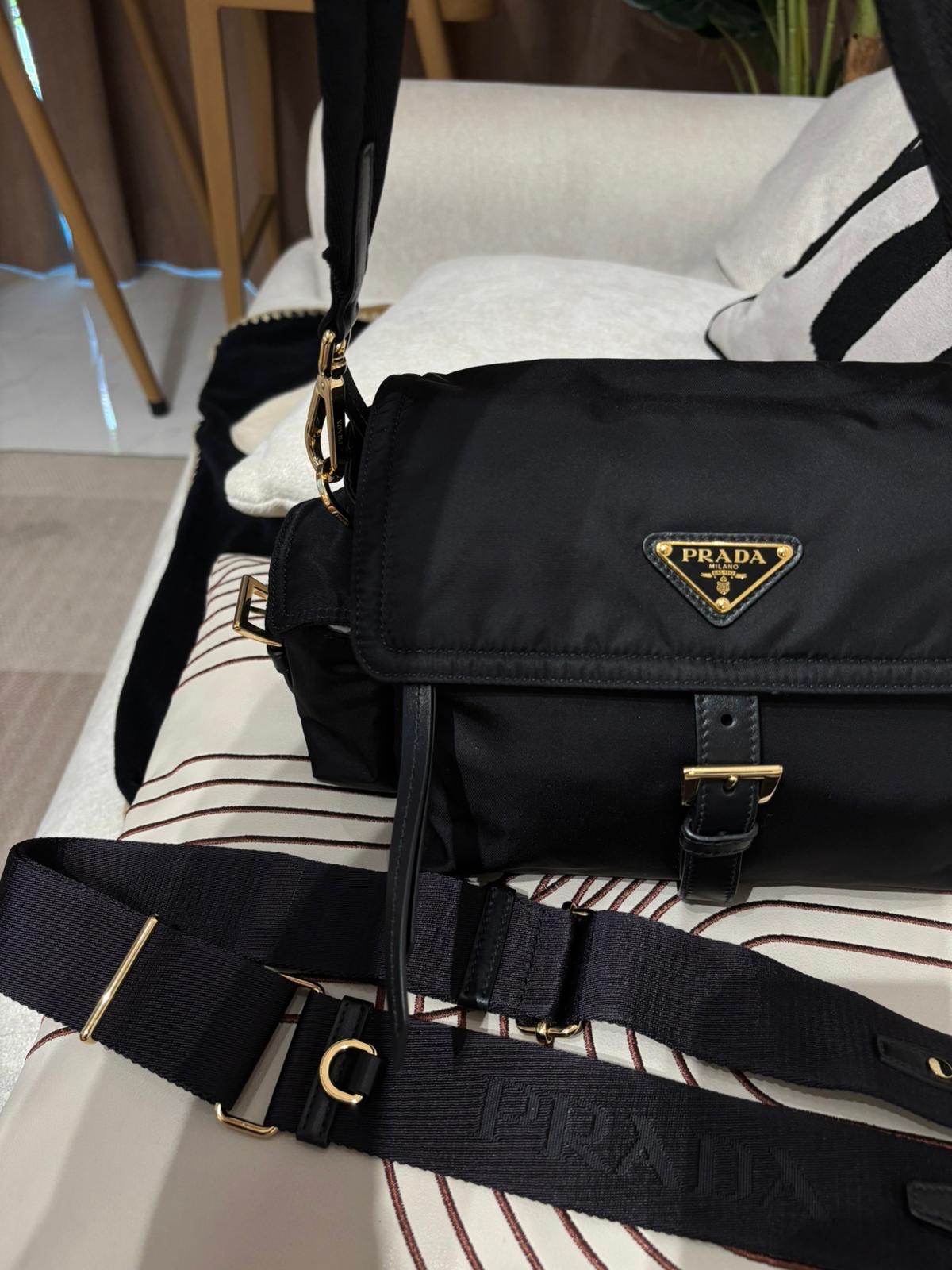 PRADA Re-Nylon Explore pm Shoulder Bag  100%Authentic, 98%new ✅dust bag 