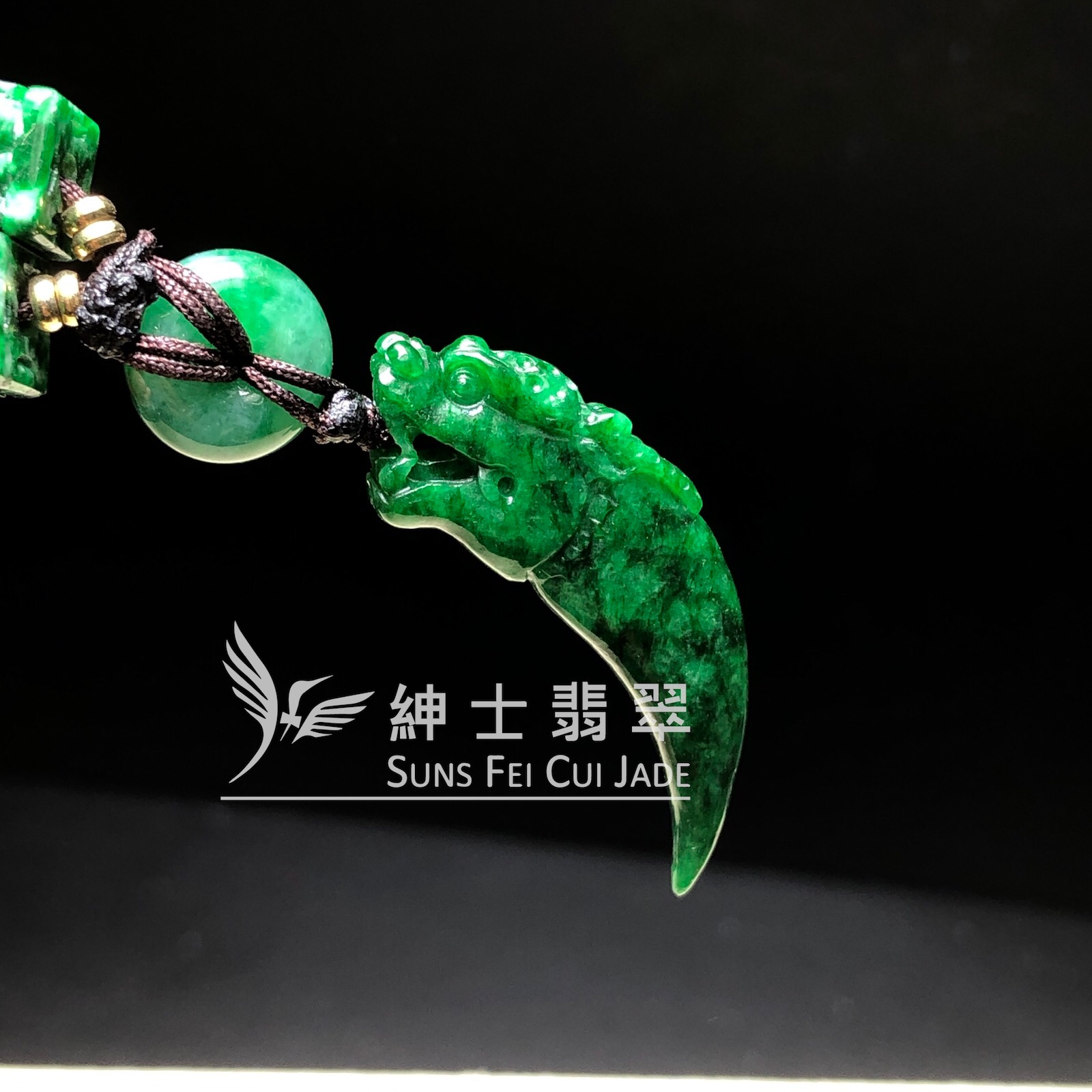 B08507 花青龍牙雕刻件特色頸繩