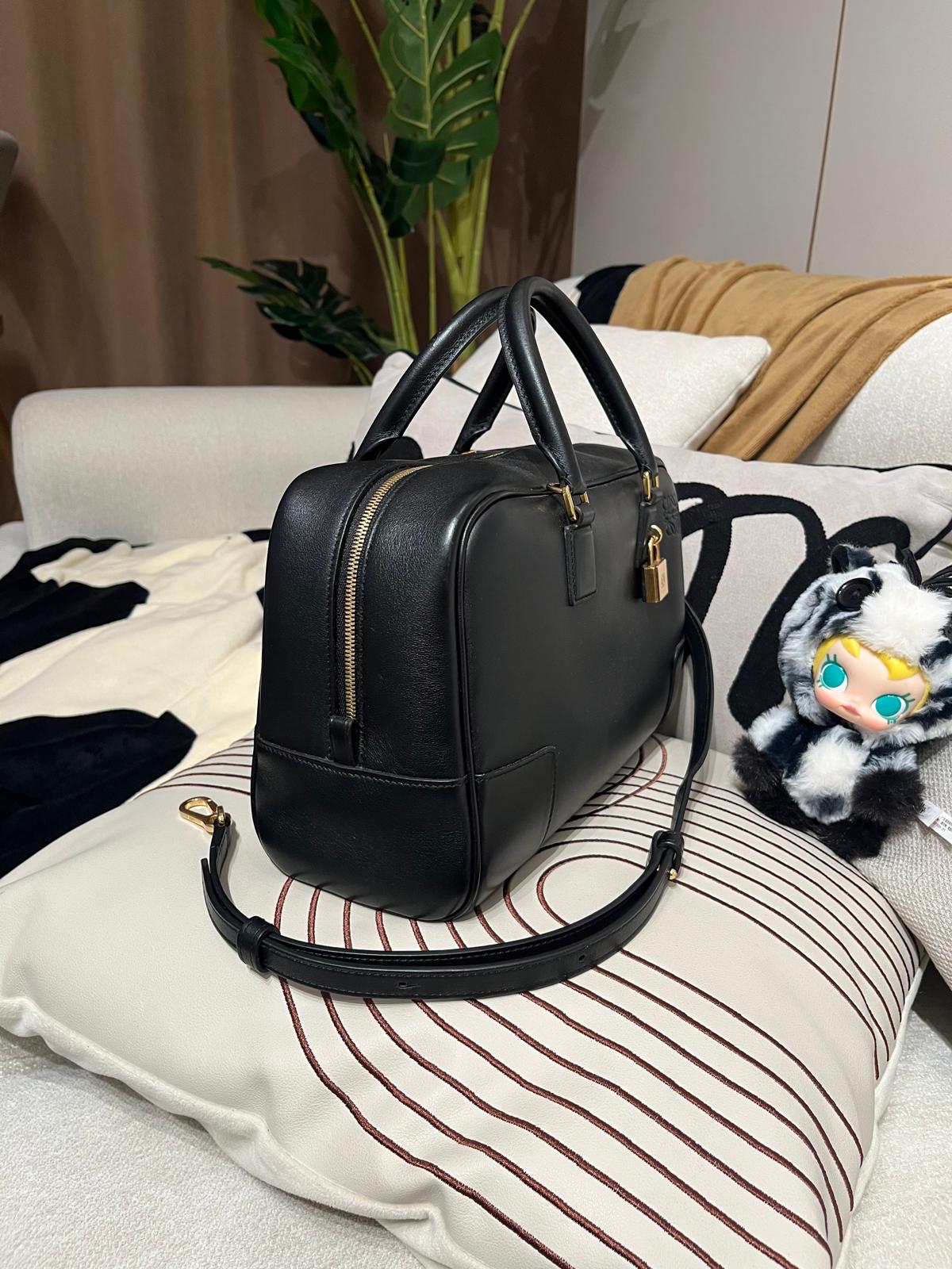 Loewe Amazona 28 bag in nappa calfskin 100%Authentic,  95%new ✅dust bag✅key lockpad