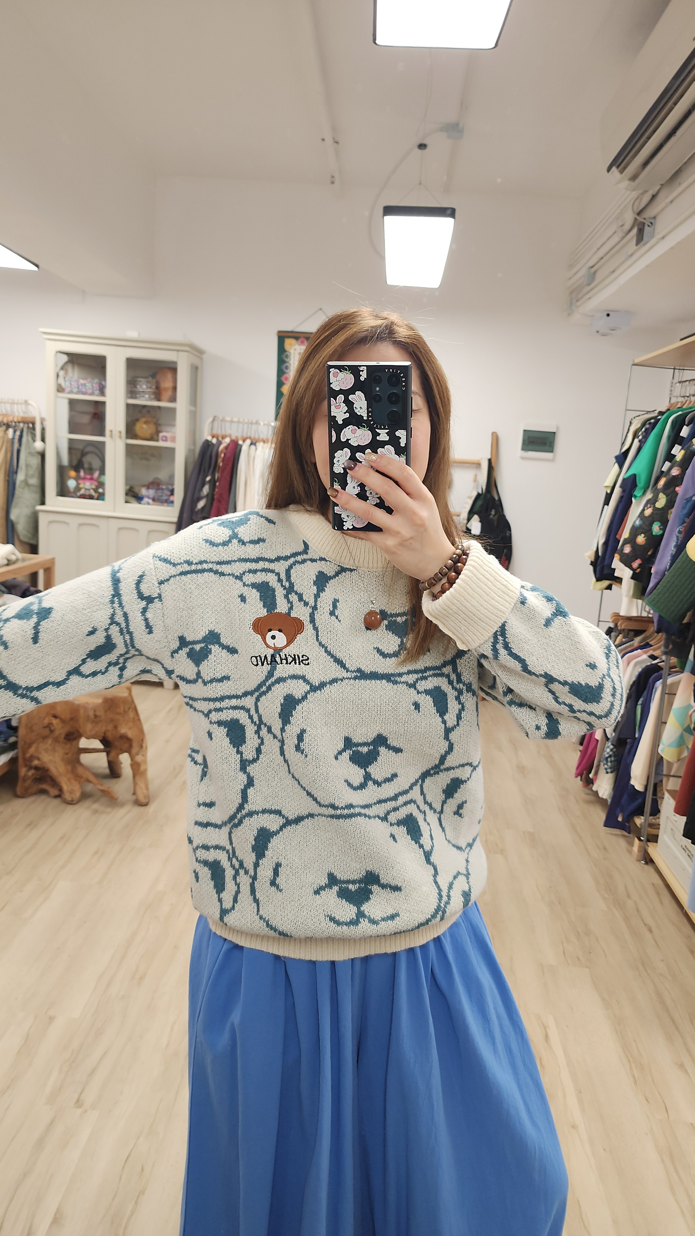 日牌米白藍熊仔頭針織衫