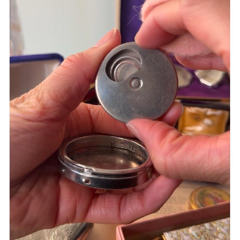 Rare! Antique C.a. 1920s "Karess" line by Woodworth Inc Silver-Plated Guilloché Engraving Loose Powder Compact(MT2221)