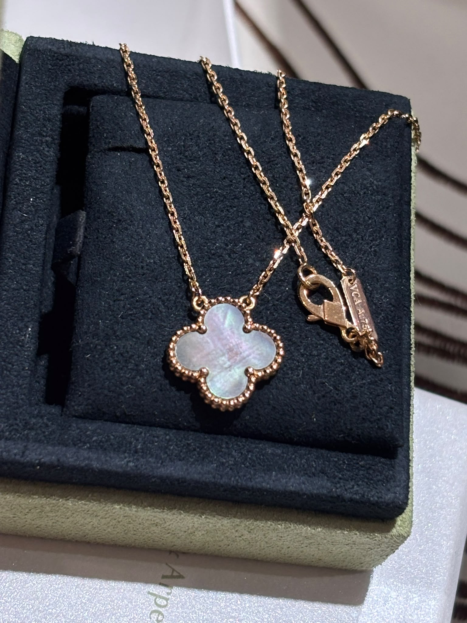 Van Cleef & Arpels Vintage Alhambra VCA 18K玫瑰金灰色珍珠母貝吊墜項鍊100%Authentic, 98% new ✅收據 ✅ 証書2020 ✅ 盒子