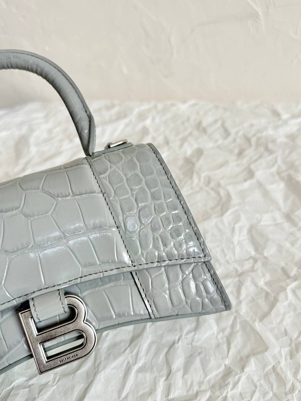 经典款🔥鳄鱼纹灰色加小号XS/19cm👽 hourglass沙漏包【正品级】 1.最新包型➕细节 2.唯一正确的圆形手柄 3.全网独家正确版官网包装 (非市场版本，礼品盒/说明说/吊牌/织带/防尘袋/礼品袋，均拿ZP开发对版⚠️) XS：19×13×8cm592833m S：23×15×10cm593546m